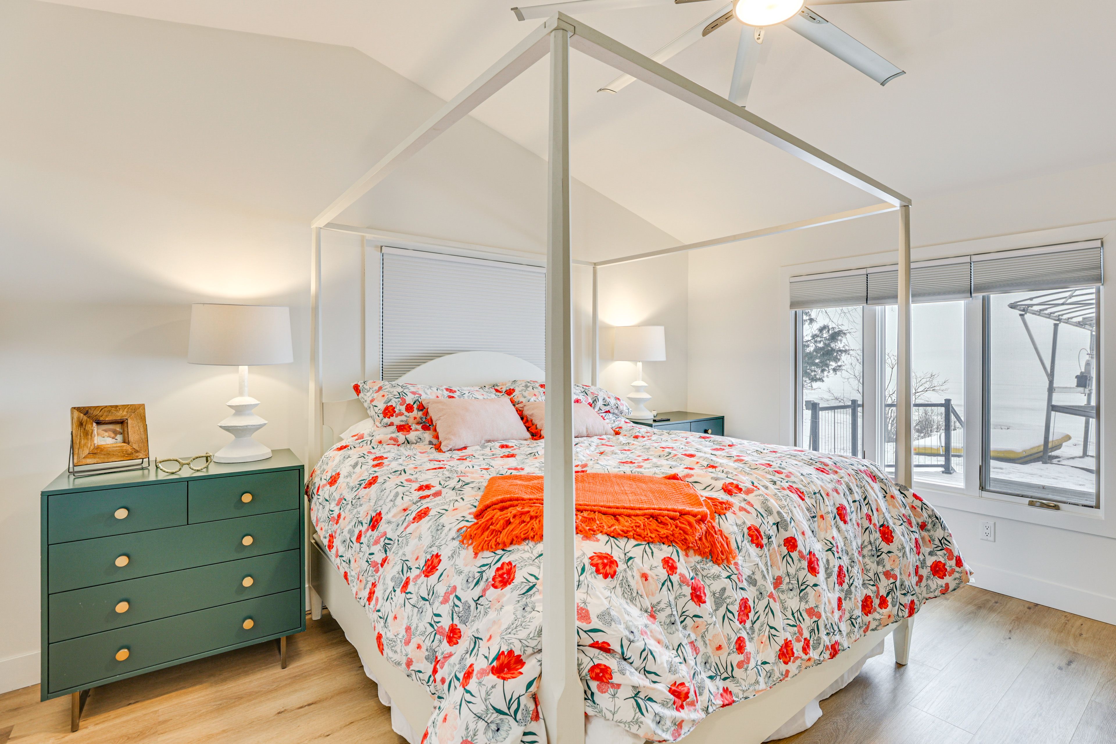 Bedroom 1 | King Bed | 1st Floor