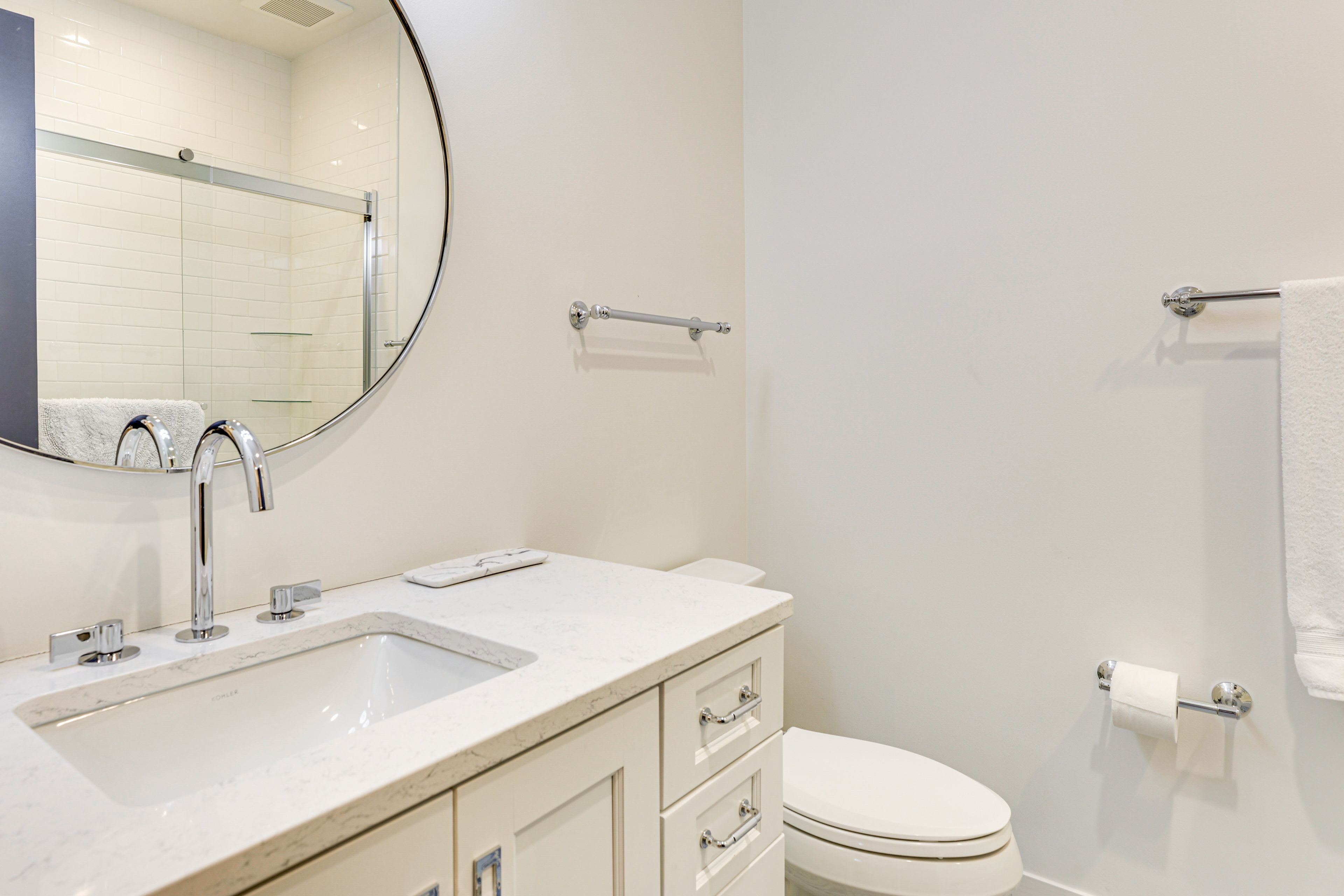 Full Bathroom | 2nd Floor