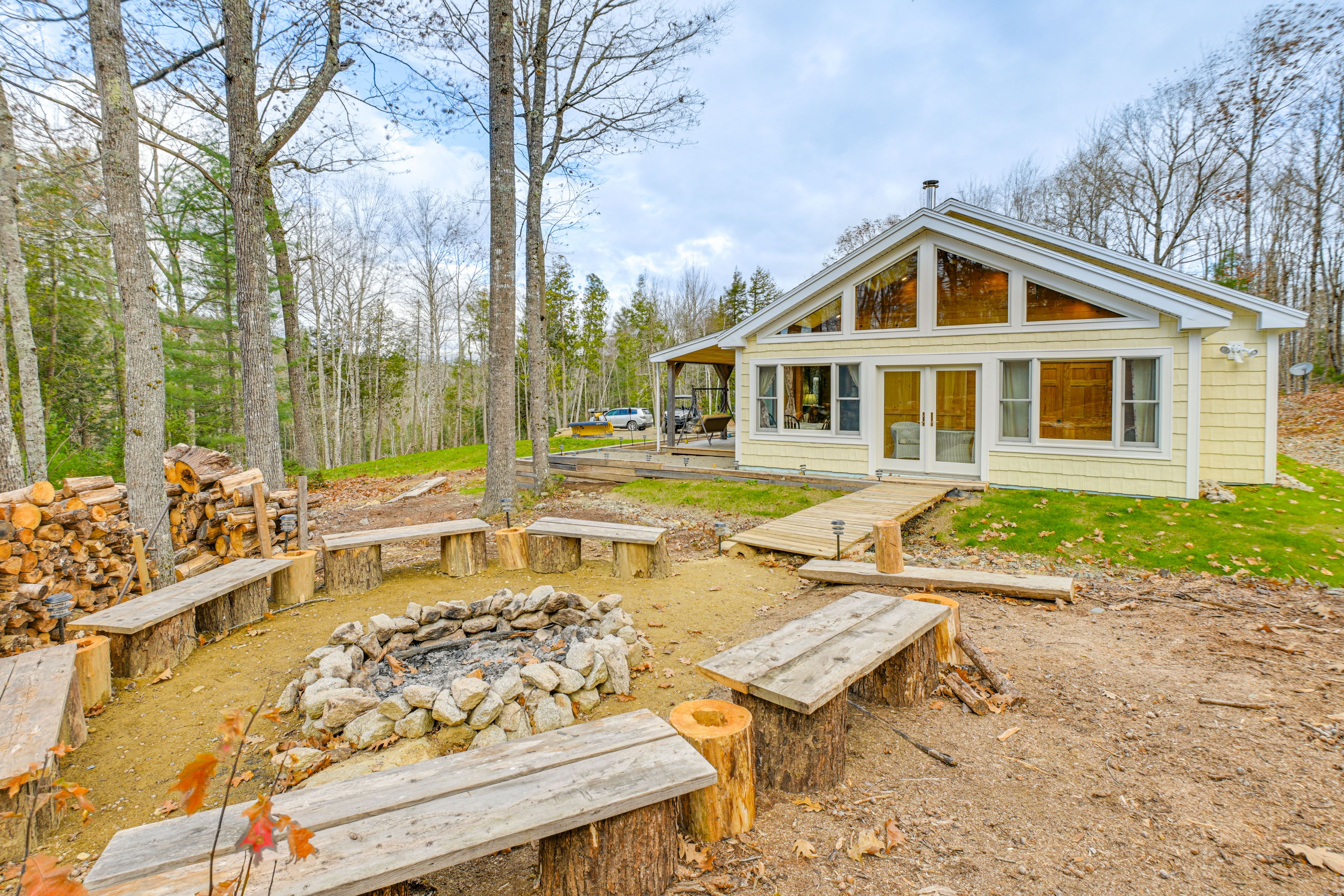 Brooks Vacation Rental | 2BR | 1.5BA | 1,100 Sq Ft | 2 Steps Required