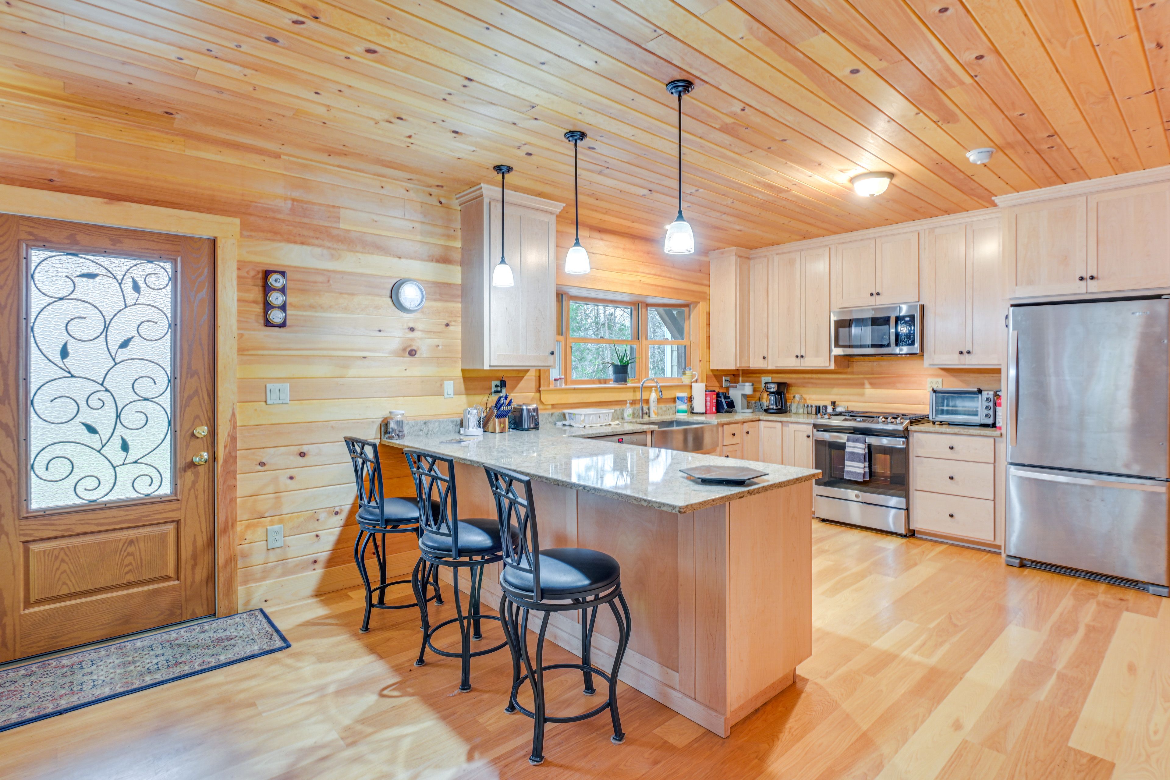 Kitchen | Cooking Basics | Stove/Oven | Breakfast Bar