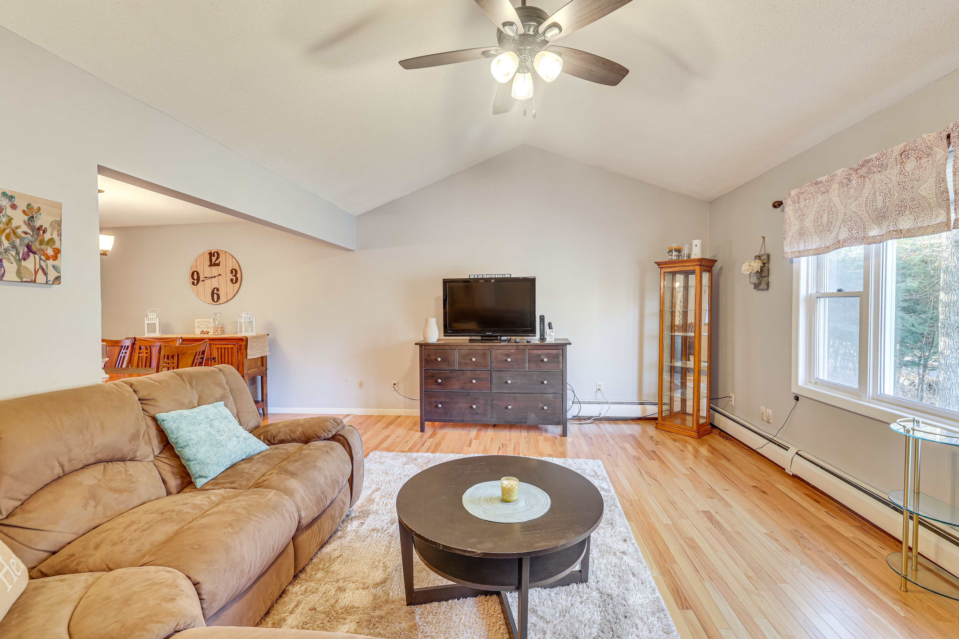 Living Room | Single-Story Apartment on Upper Floor | Free WiFi