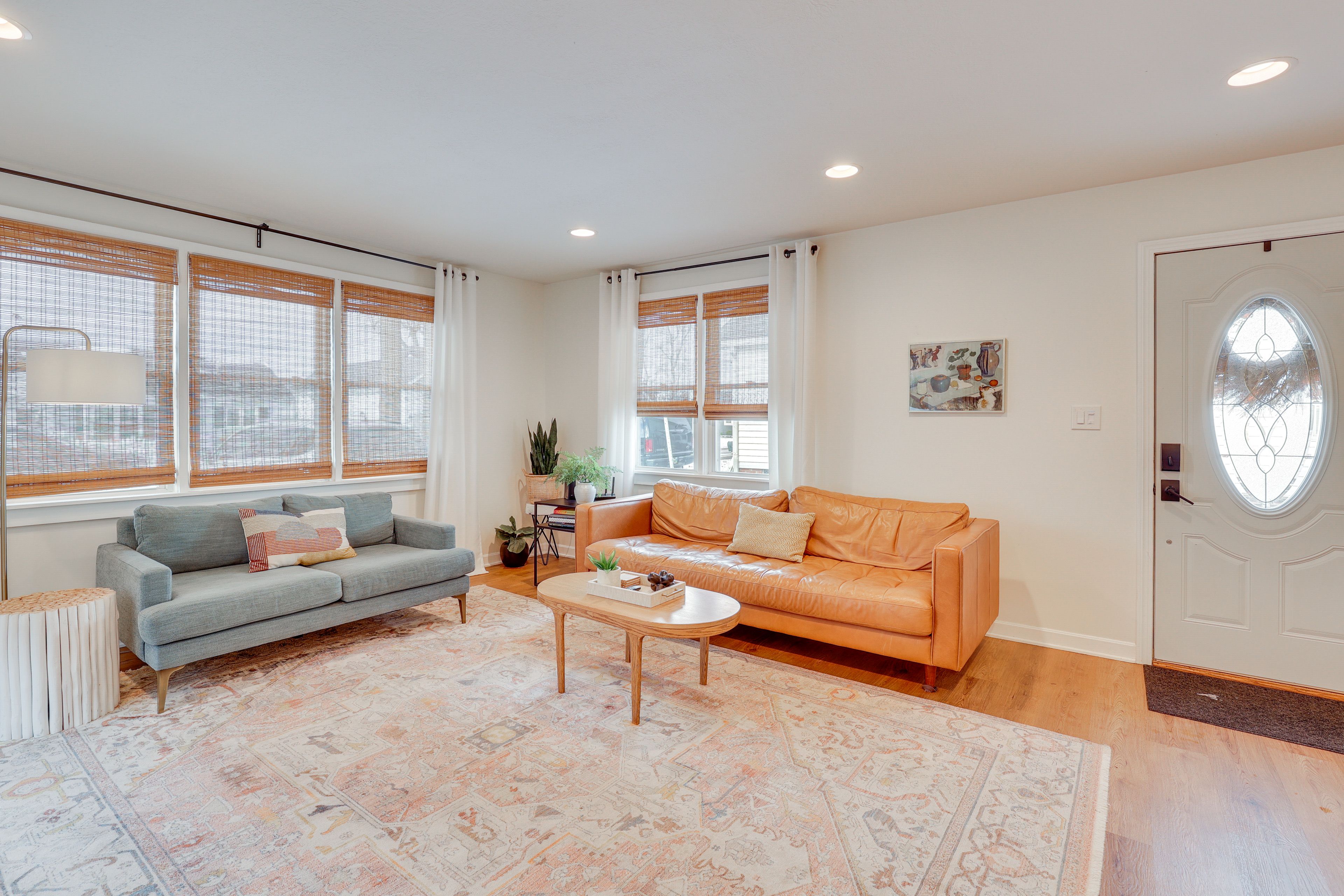 Living Room | Smart TV | Fireplace | Central Heating & A/C | Free WiFi