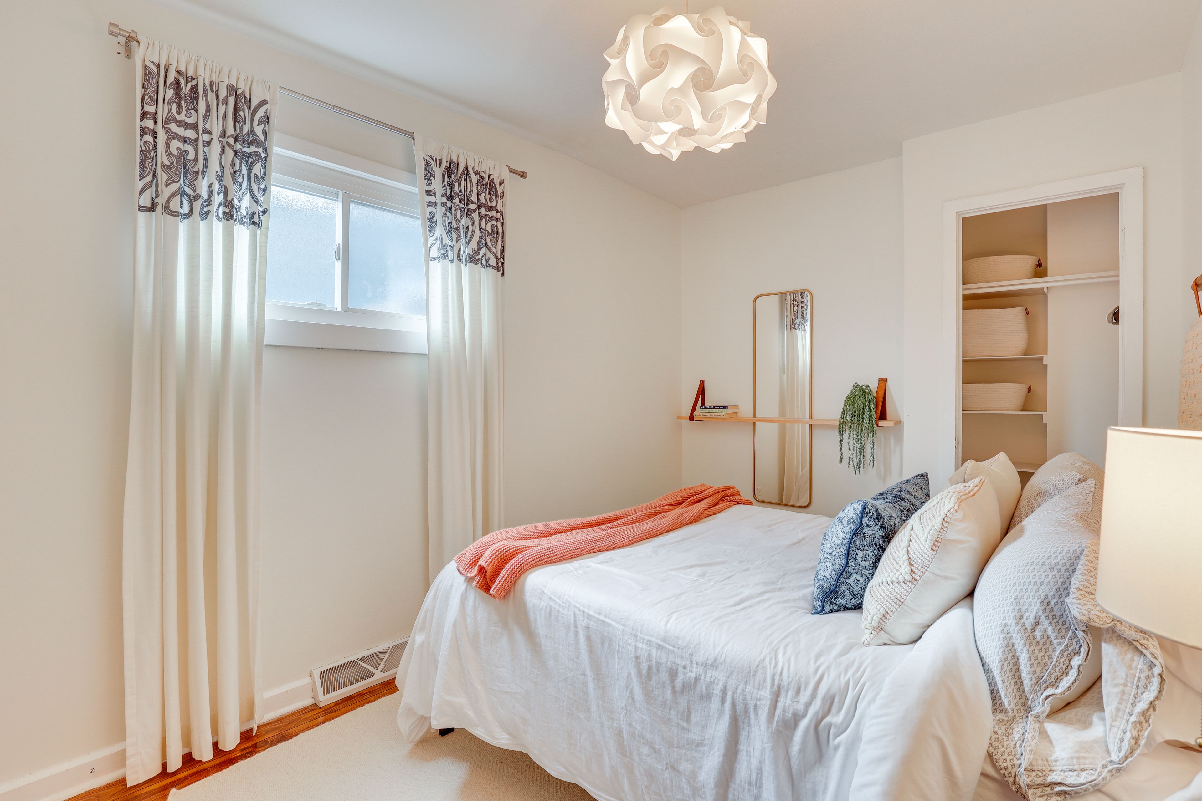 Bedroom 2 | Queen Bed
