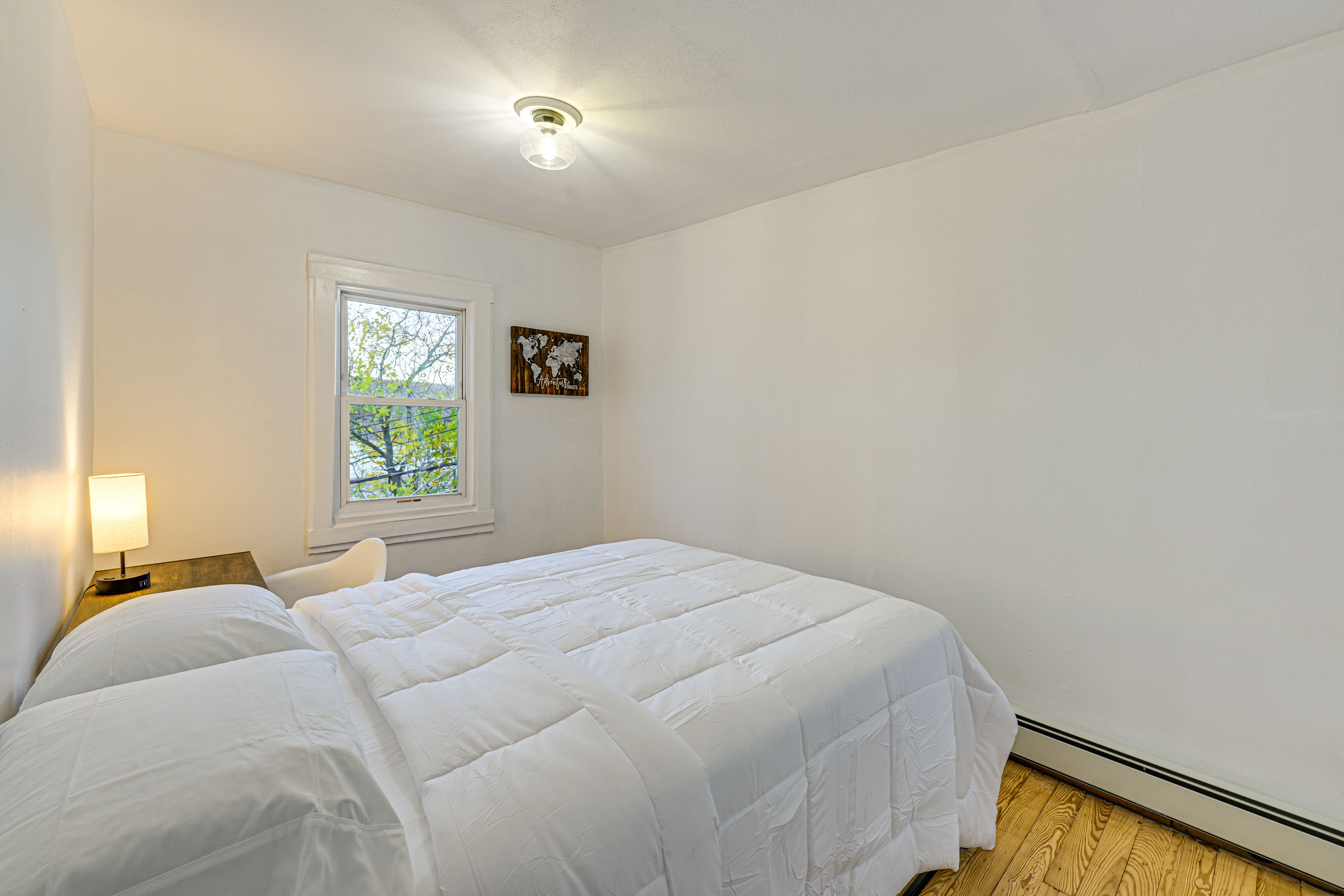Bedroom 1 | Queen Bed