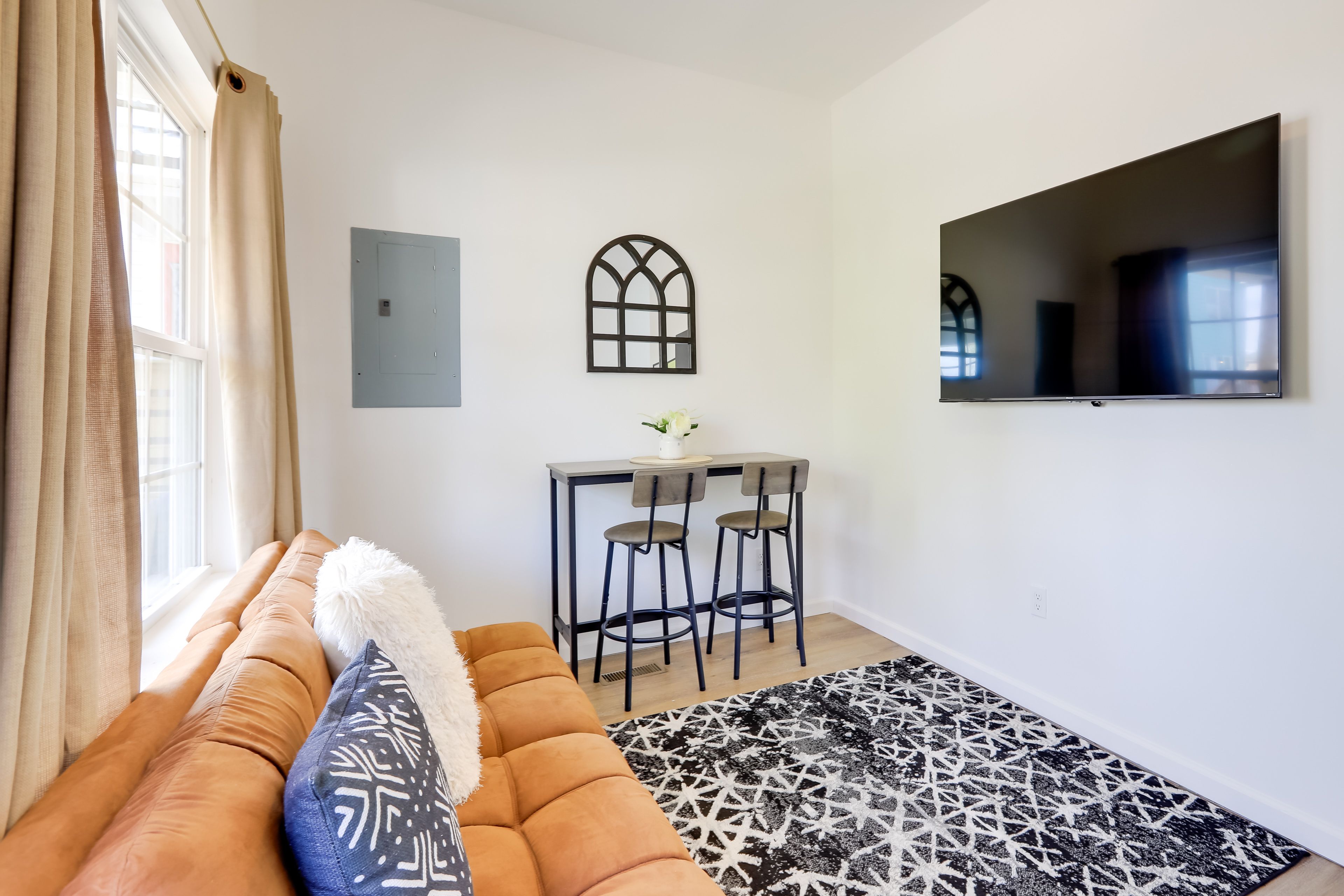 Macon Vacation Rental | 2BR | 1.5BA | 560 Sq Ft | Stairs Required