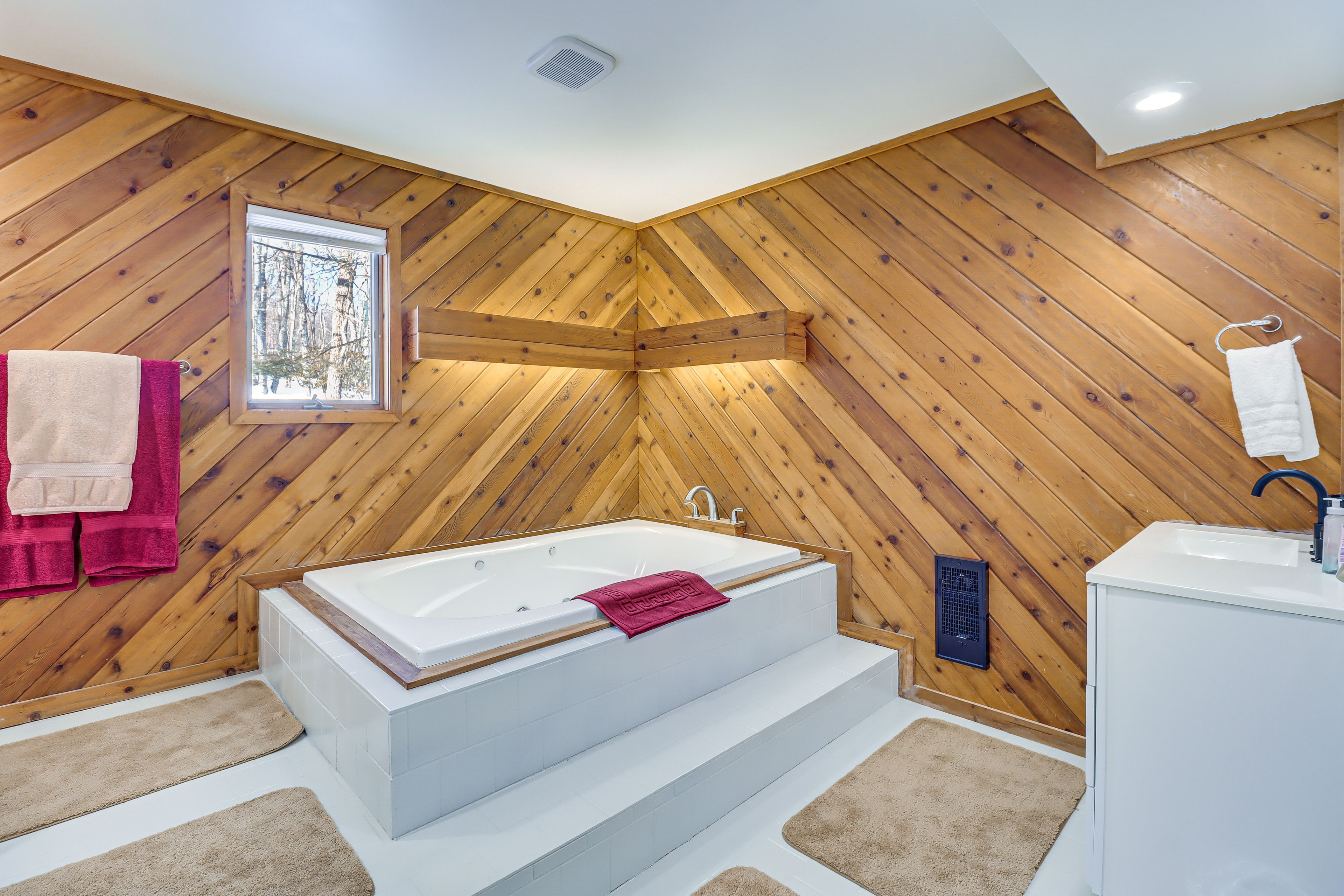 En-Suite Bathroom | Main Level