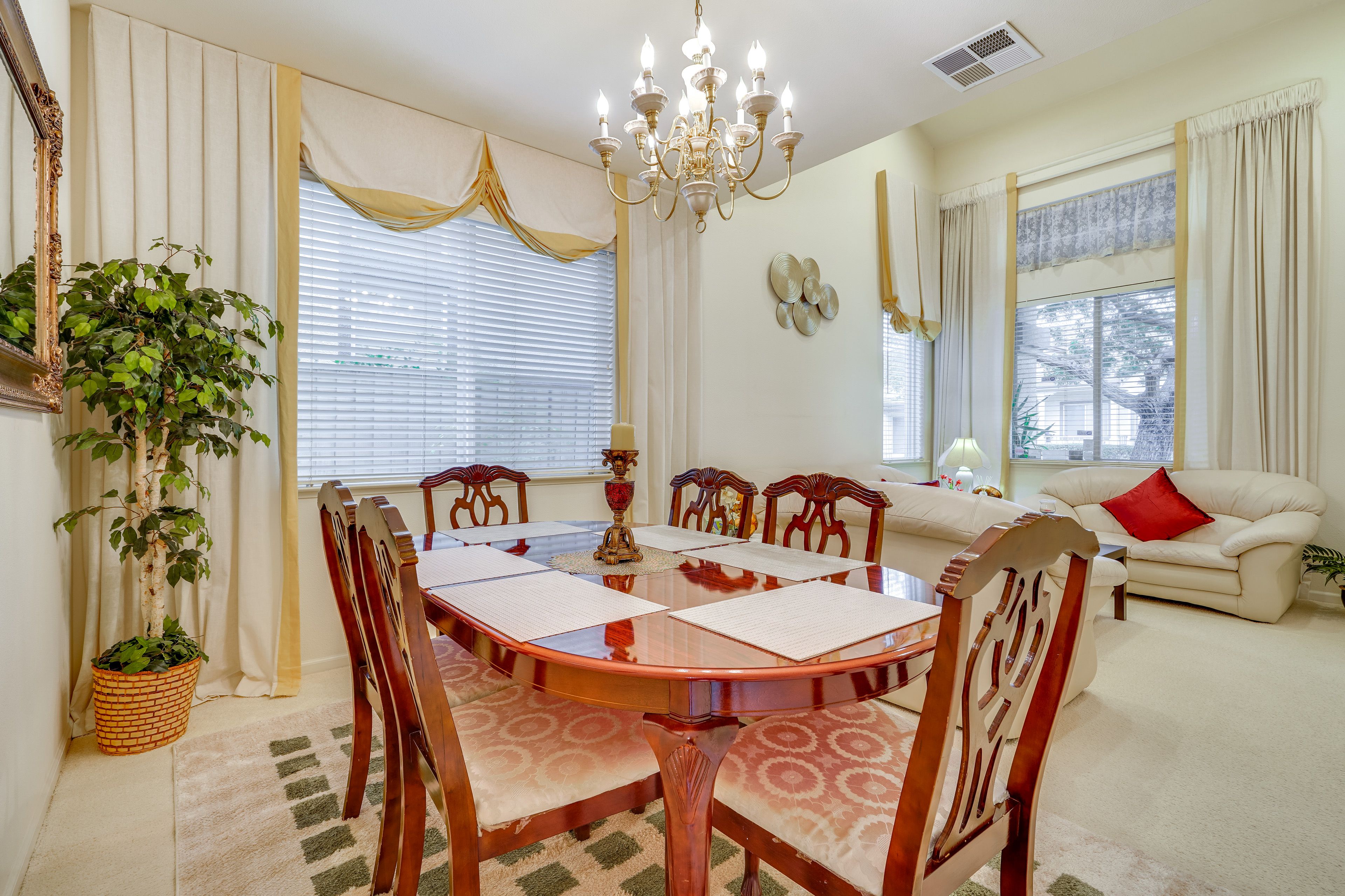 Dining Area | 1st Floor