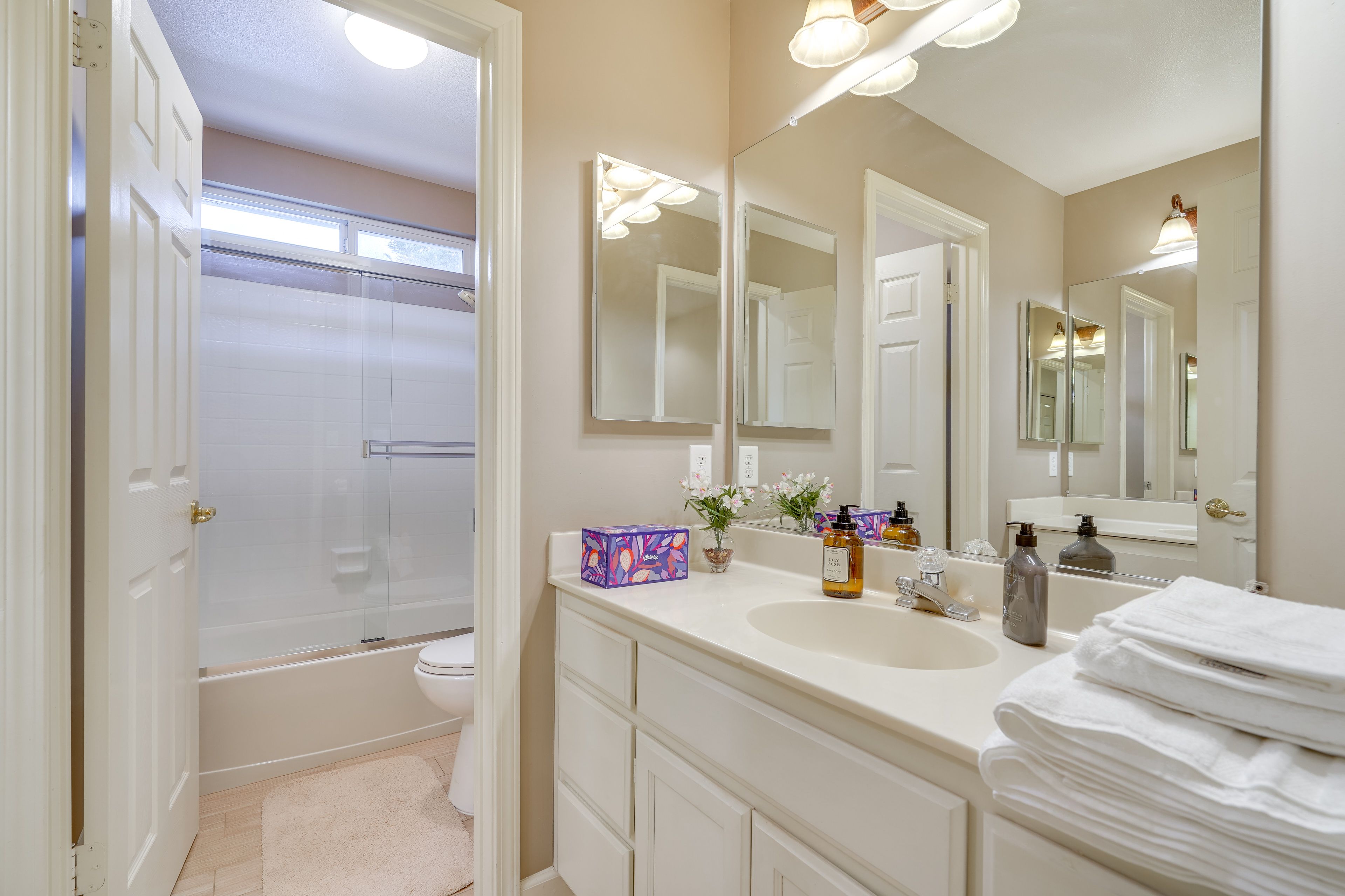 Full Bathroom | 2nd Floor