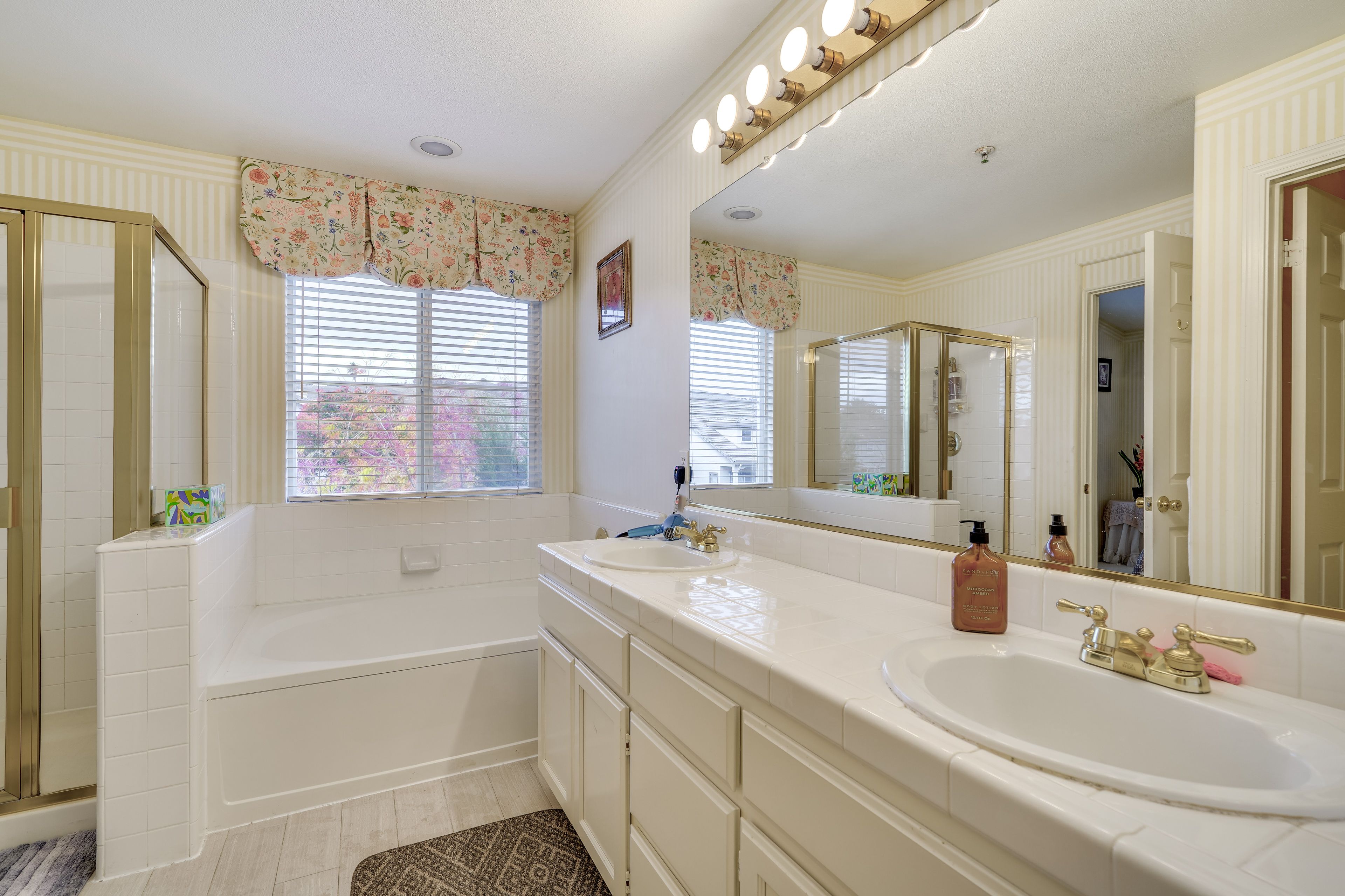 En-Suite Bathroom | 2nd Floor | Towels Provided