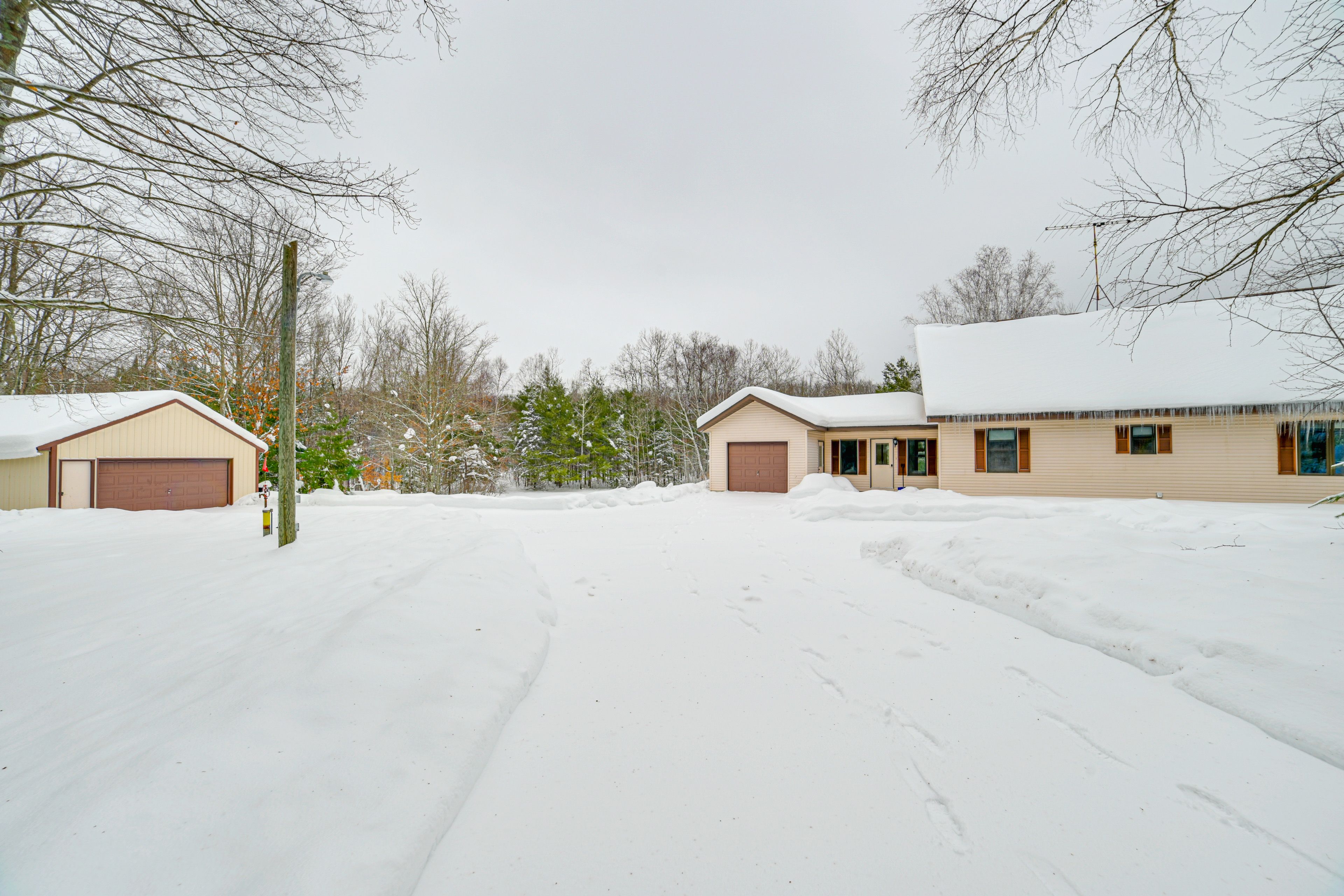 Parking | Driveway (5 Vehicles)