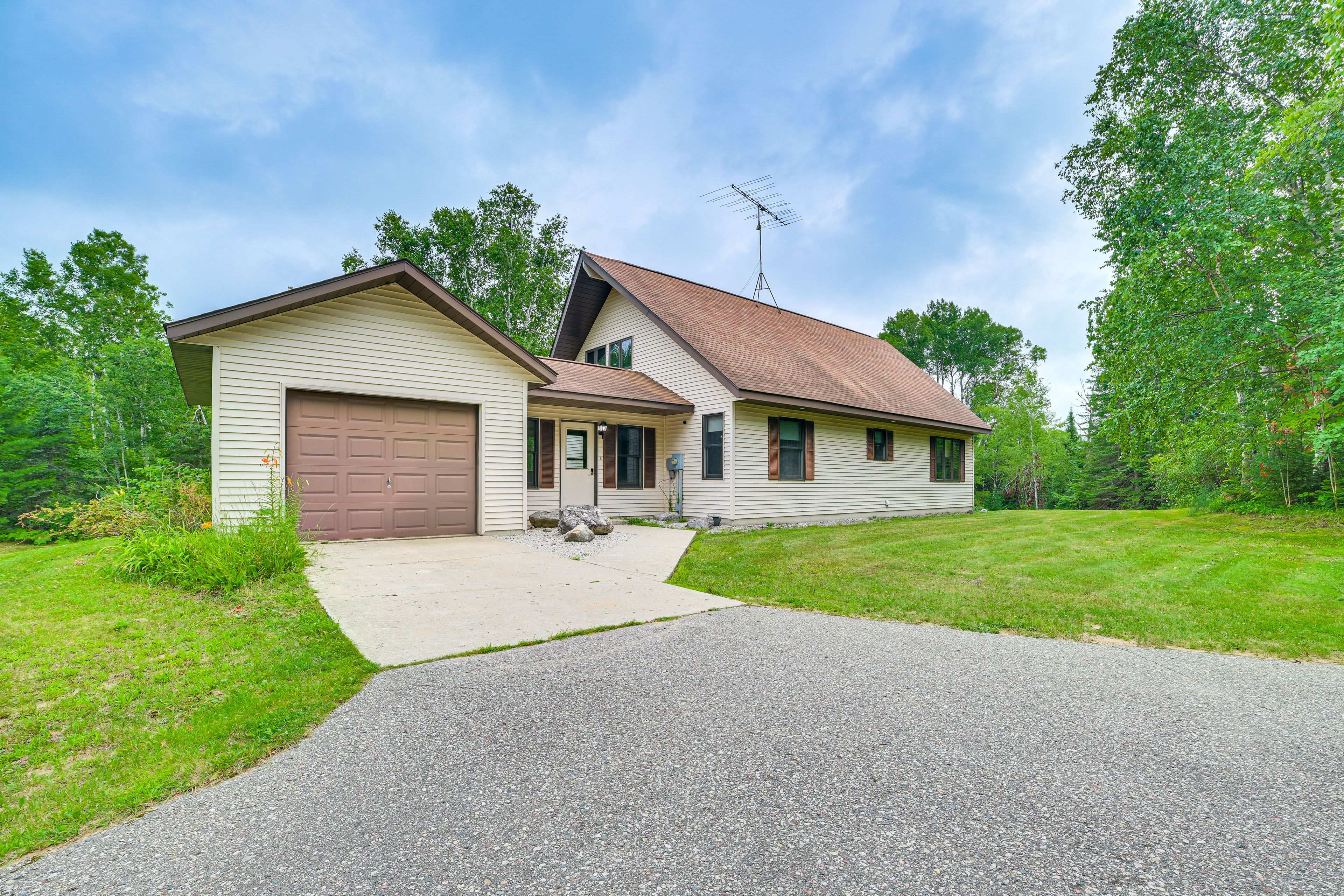 Parking | Driveway (5 Vehicles)