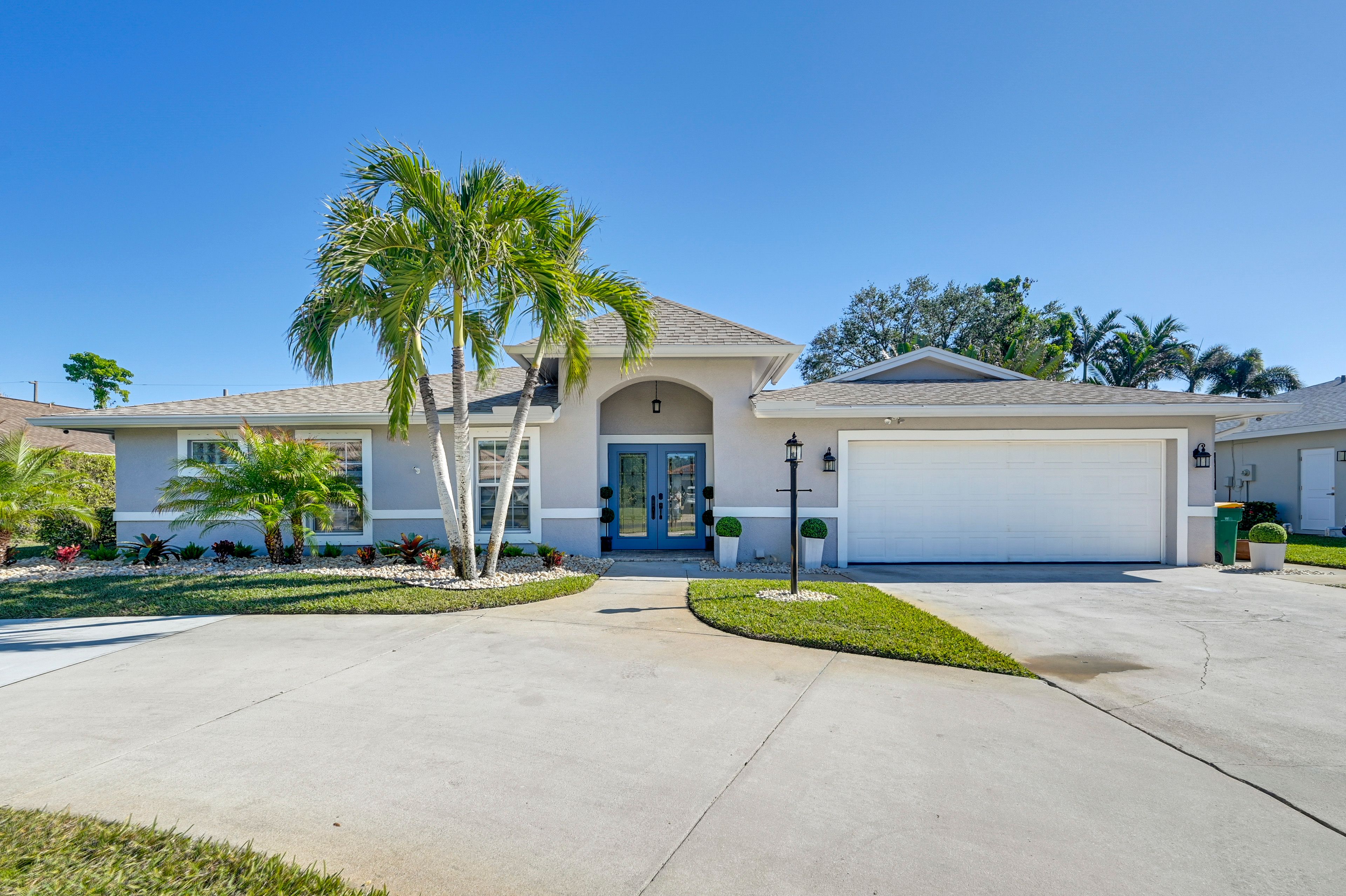 Parking | Driveway (7 Vehicles) | Trailer Parking Available On-Site