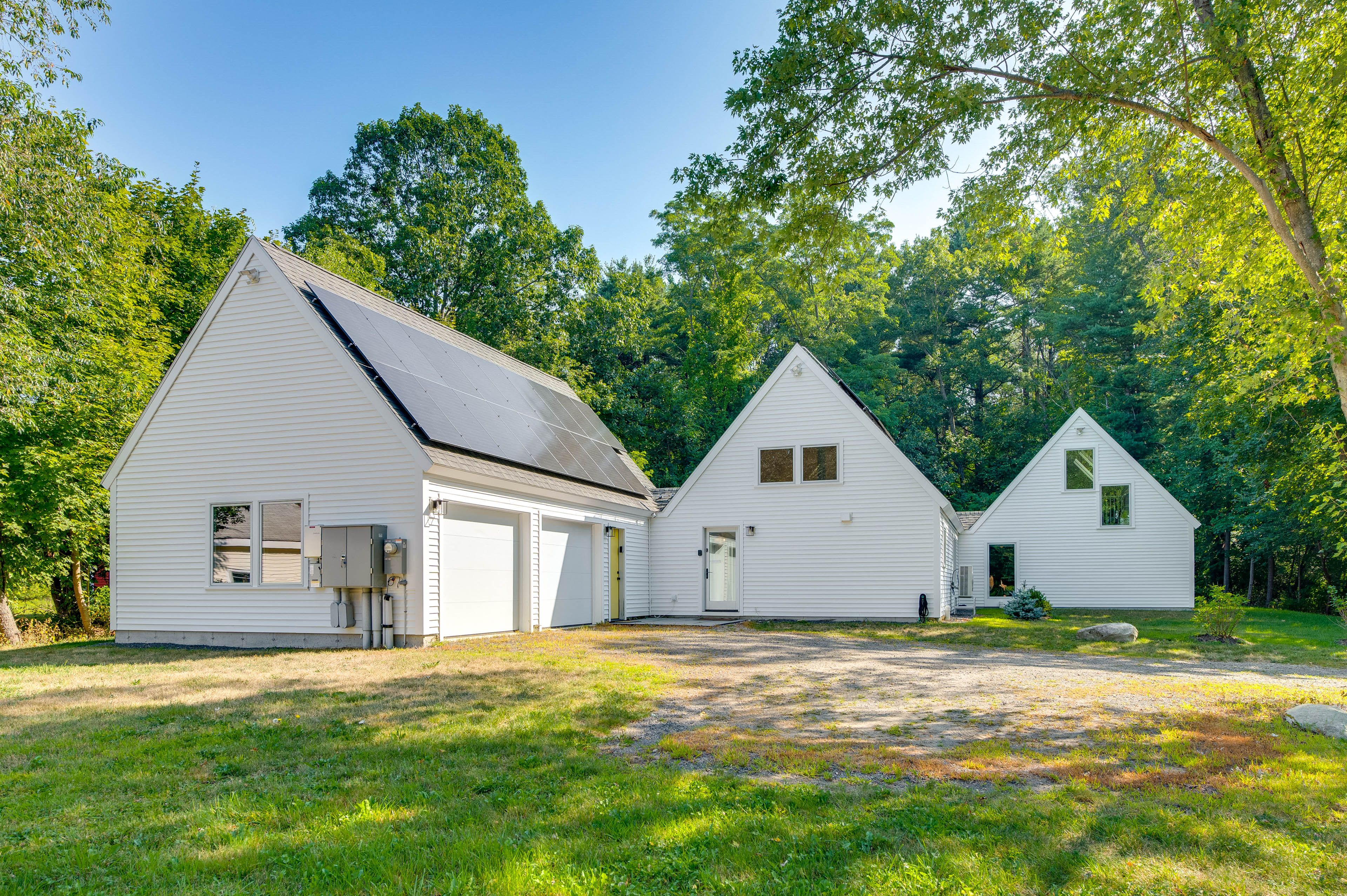 Parking | Driveway (3 Vehicles) | Garage (2 Vehicles)