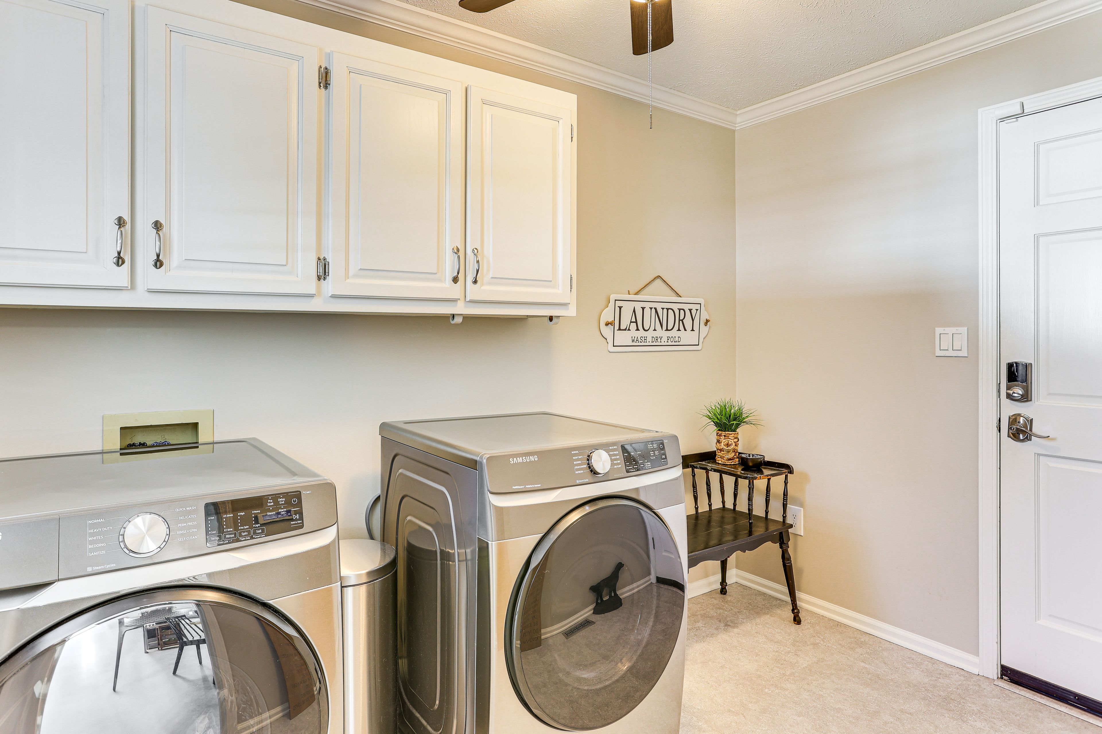Laundry Room | Washer & Dryer