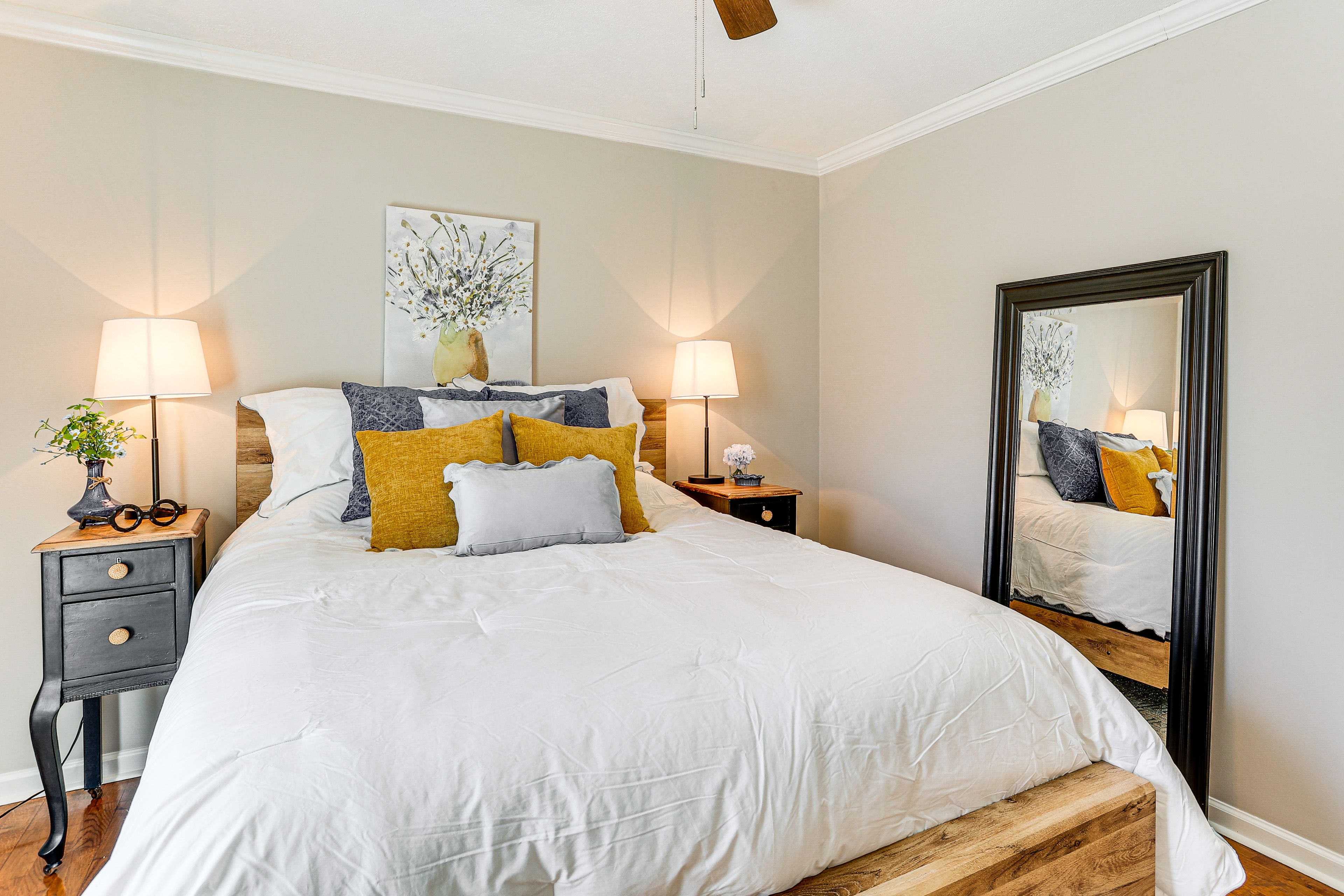 Bedroom 2 | Queen Bed | Smart TV