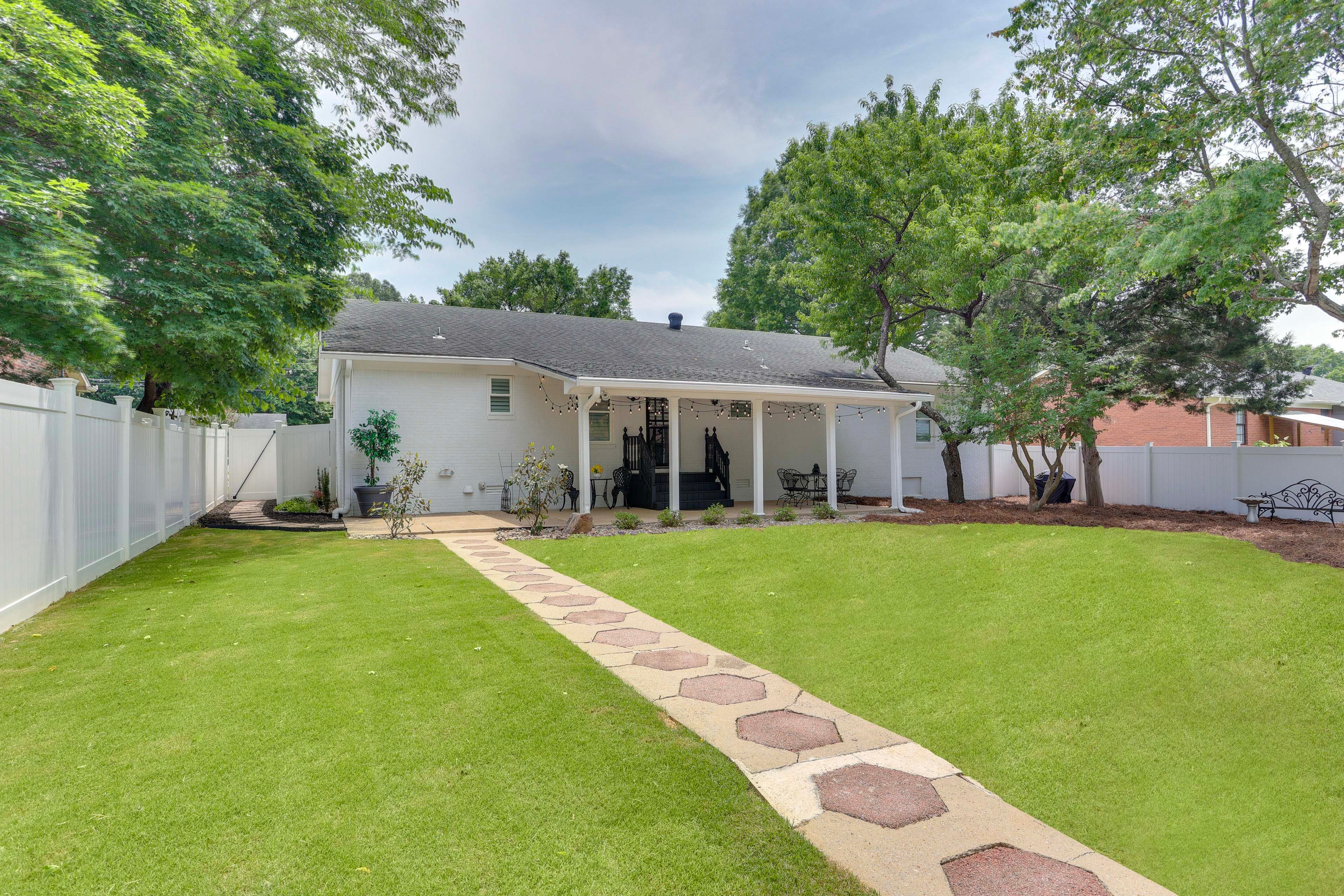 Large Backyard | Fully Fenced