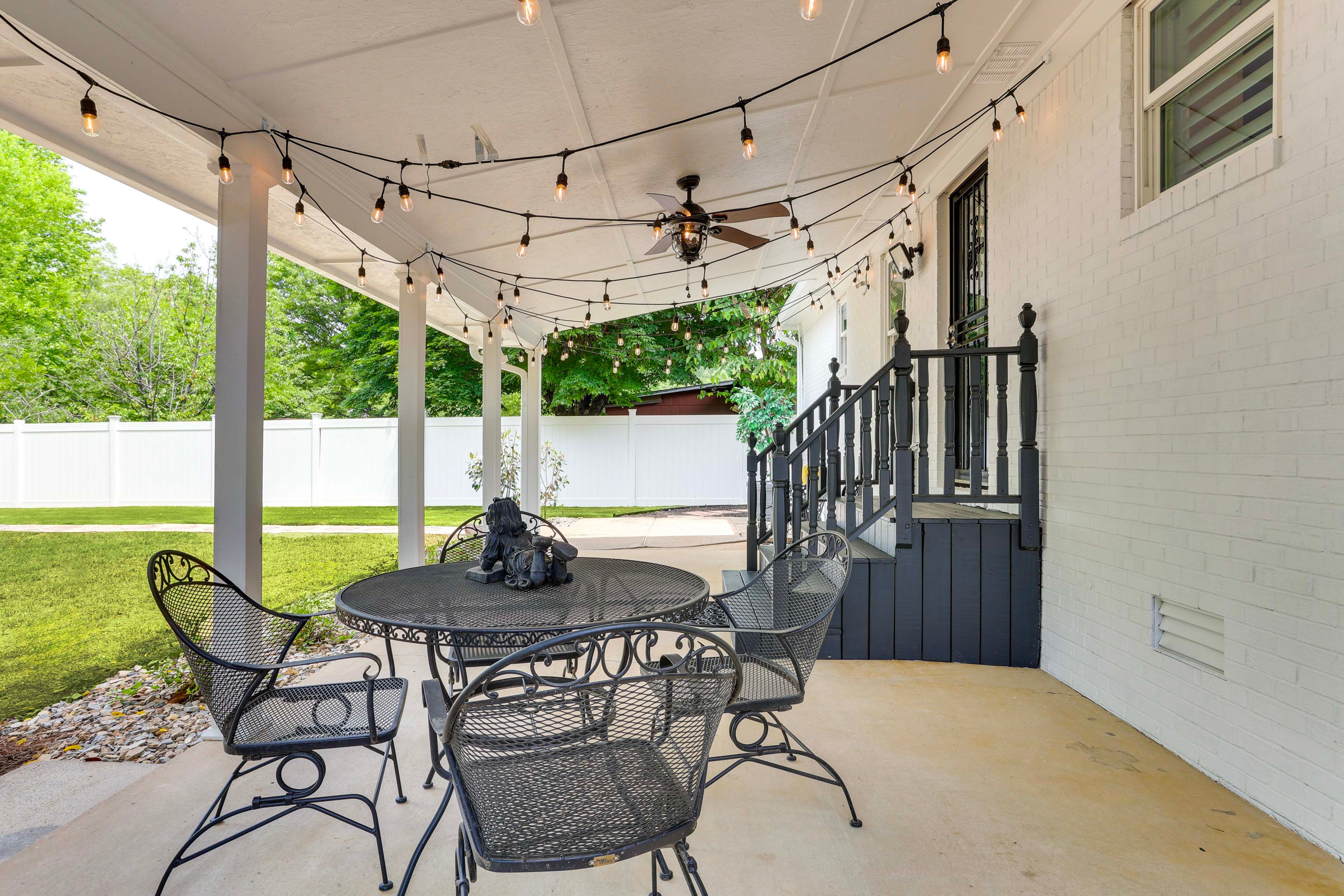 Covered Patio w/ Dining Set