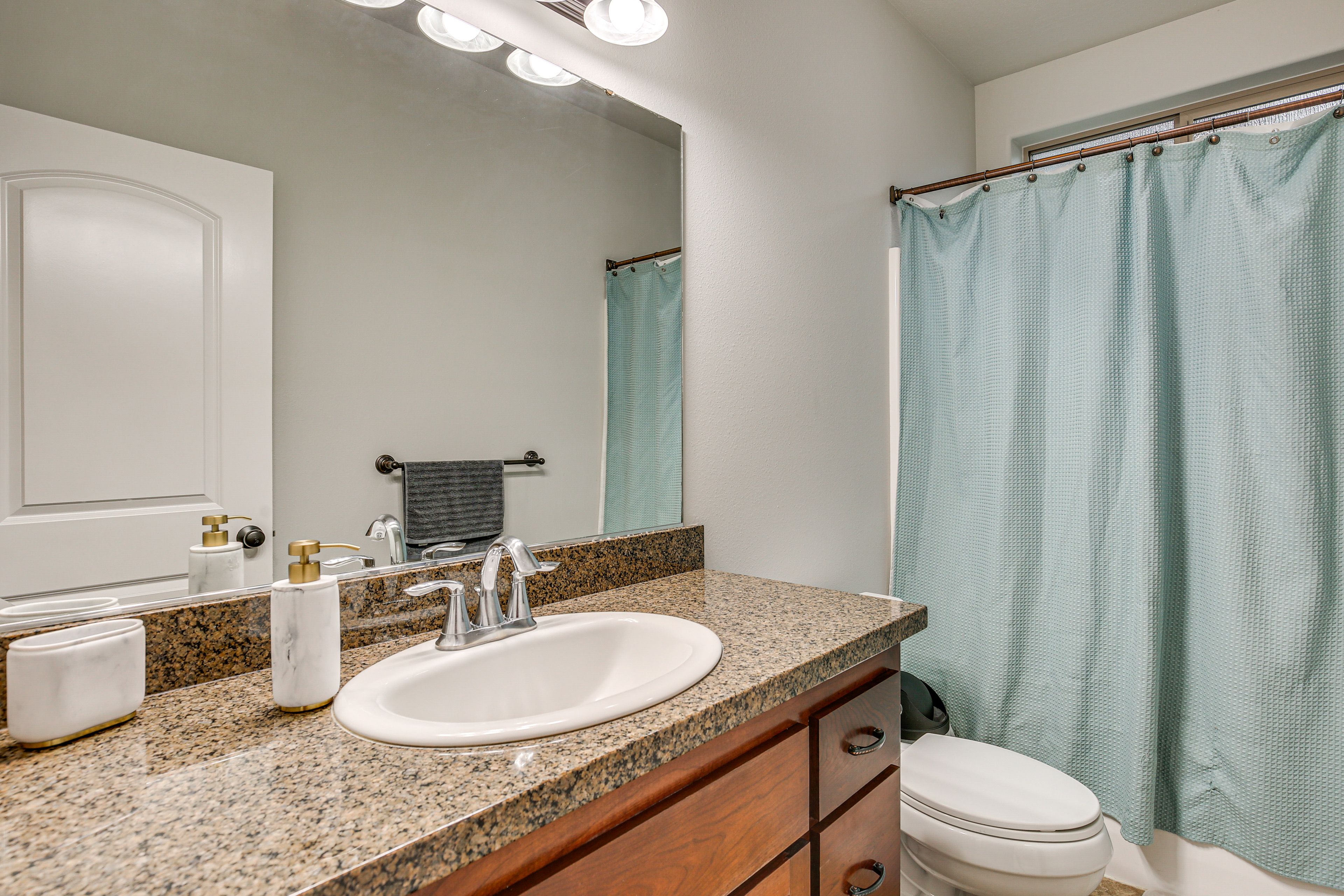 Full Bathroom