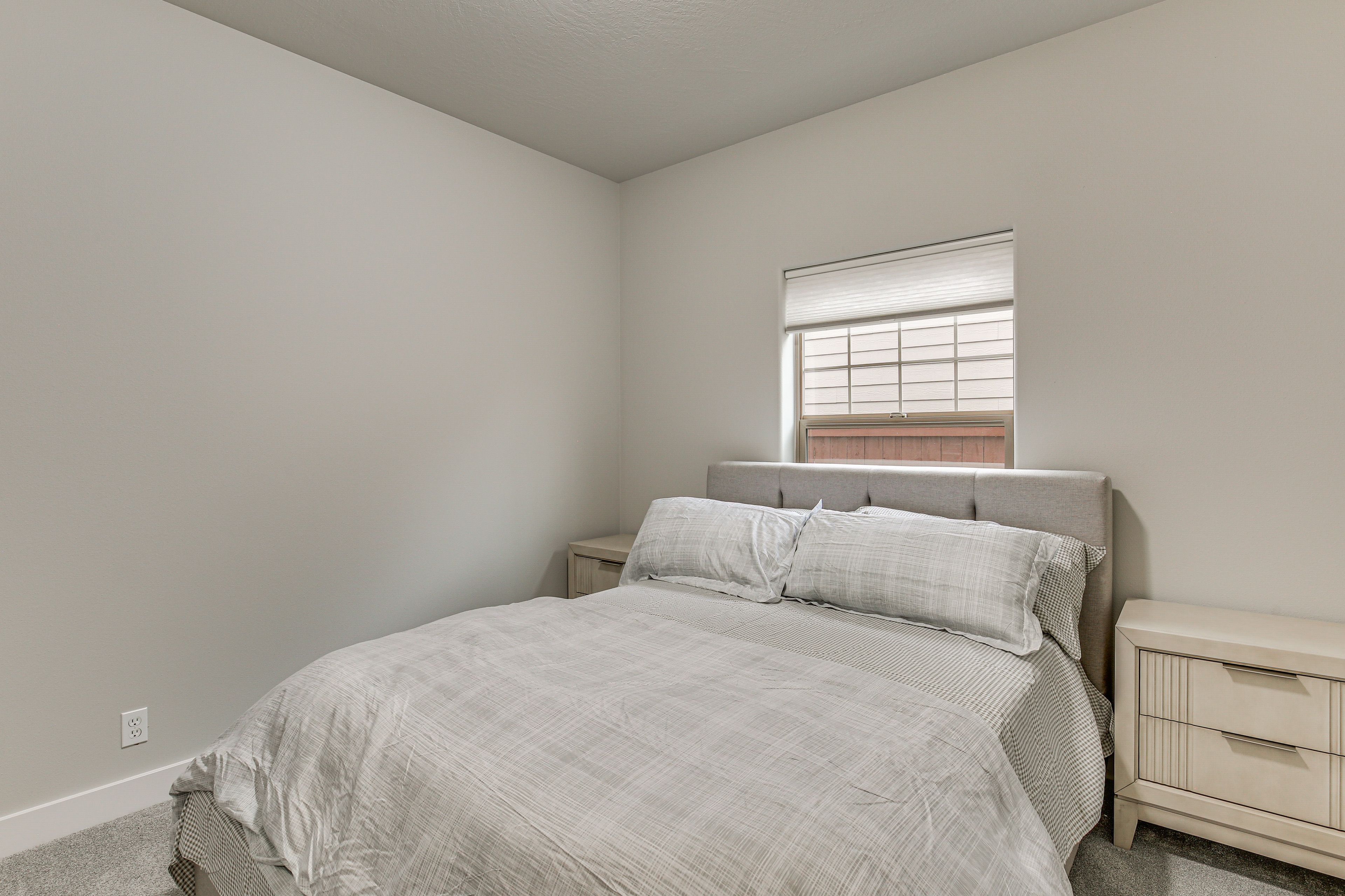 Bedroom 3 | Queen Bed