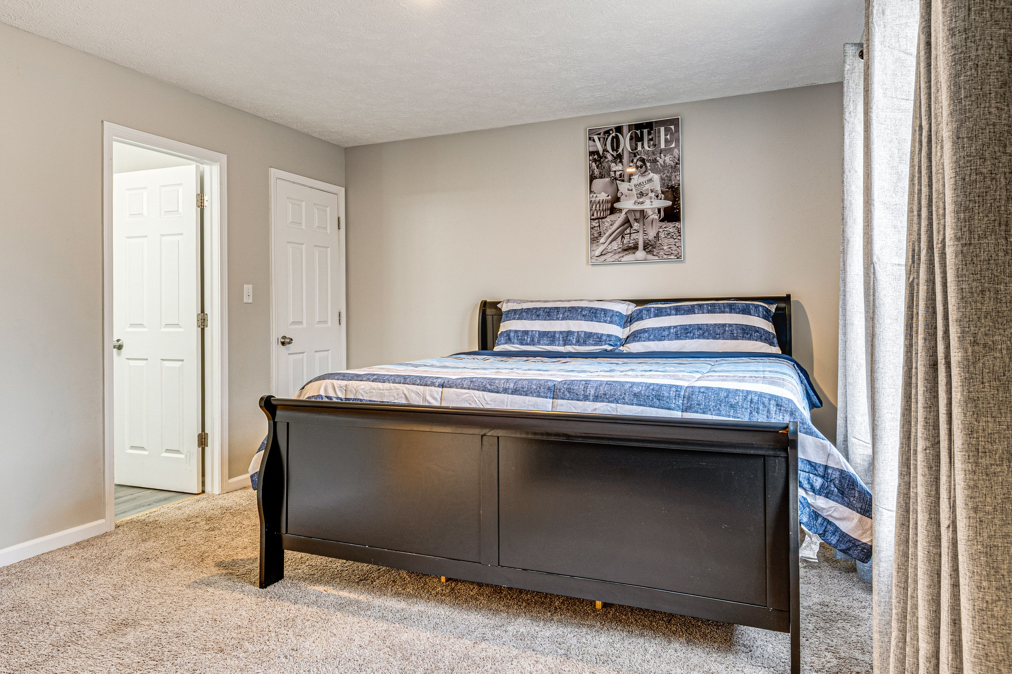 Bedroom 1 | Upper Level | King Bed | Linens Provided | En-Suite Bathroom