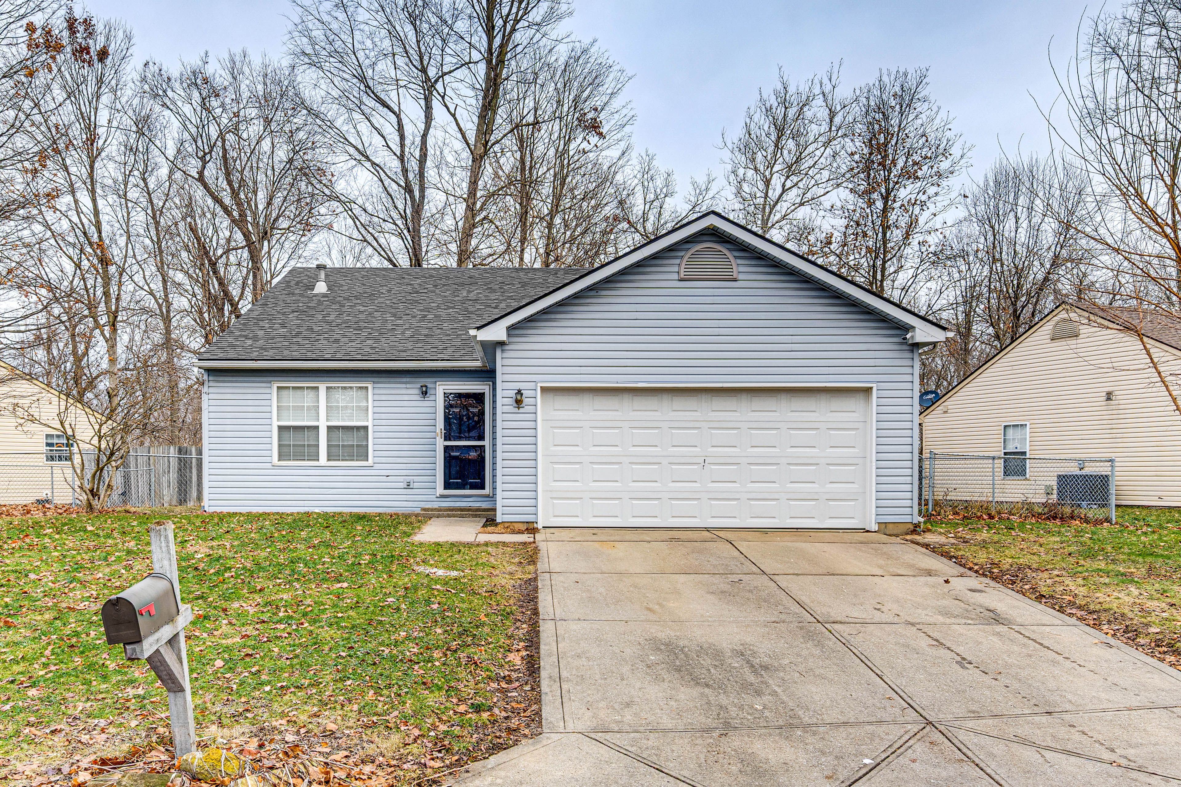 Exterior | Parking | Driveway (4 Vehicles)