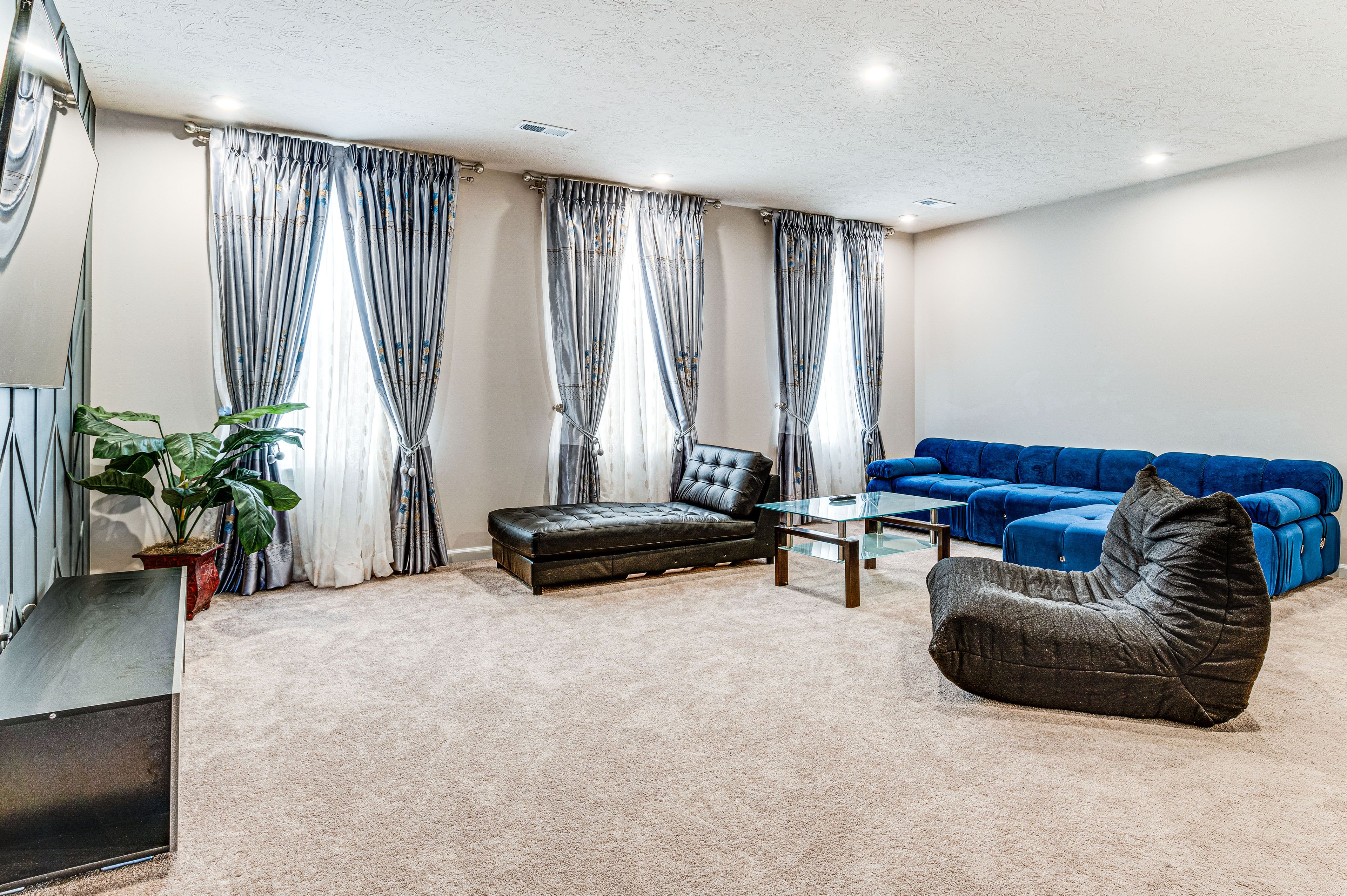 Sitting Room | Smart TV | 2nd Floor