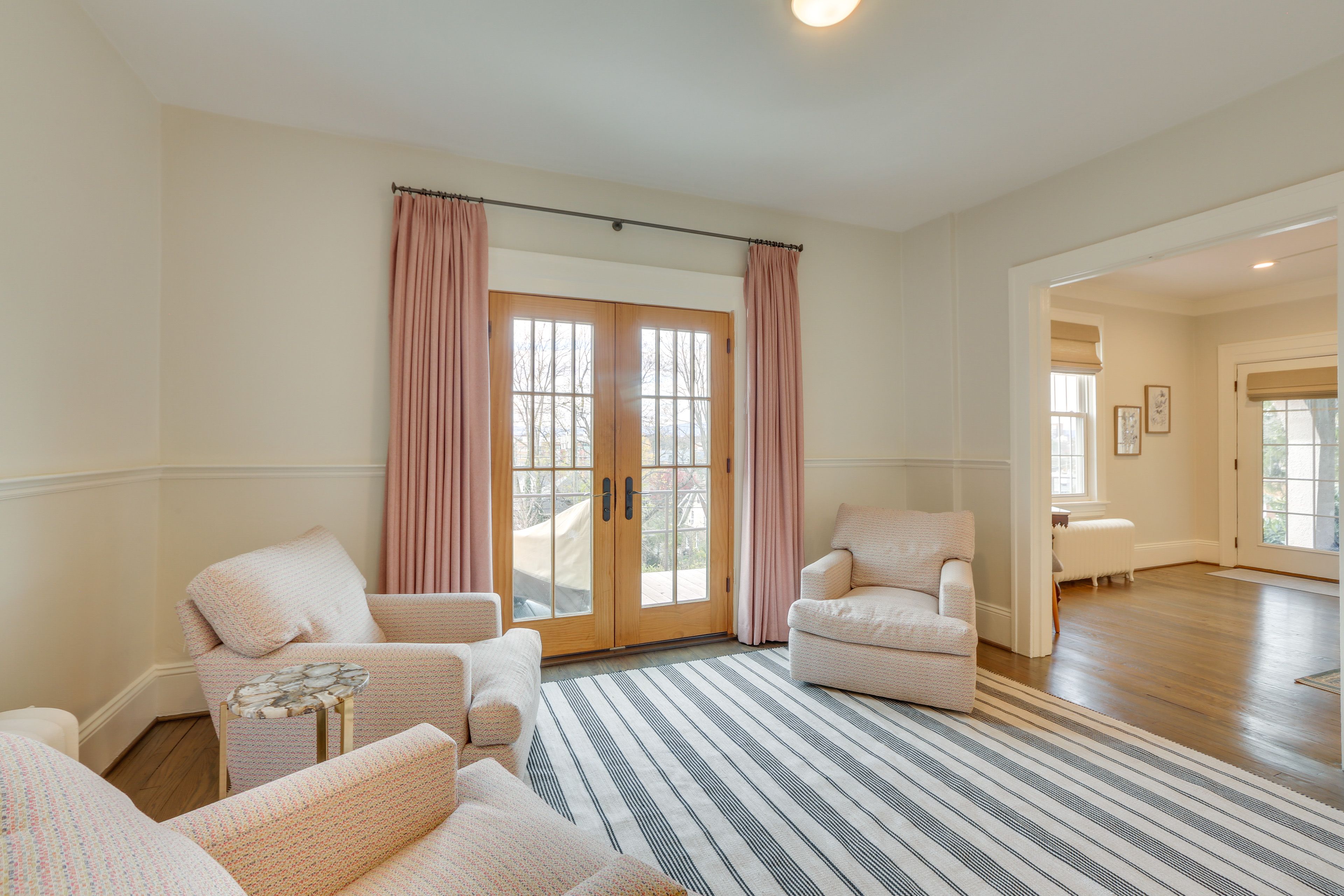 Sitting Area | 1st Floor