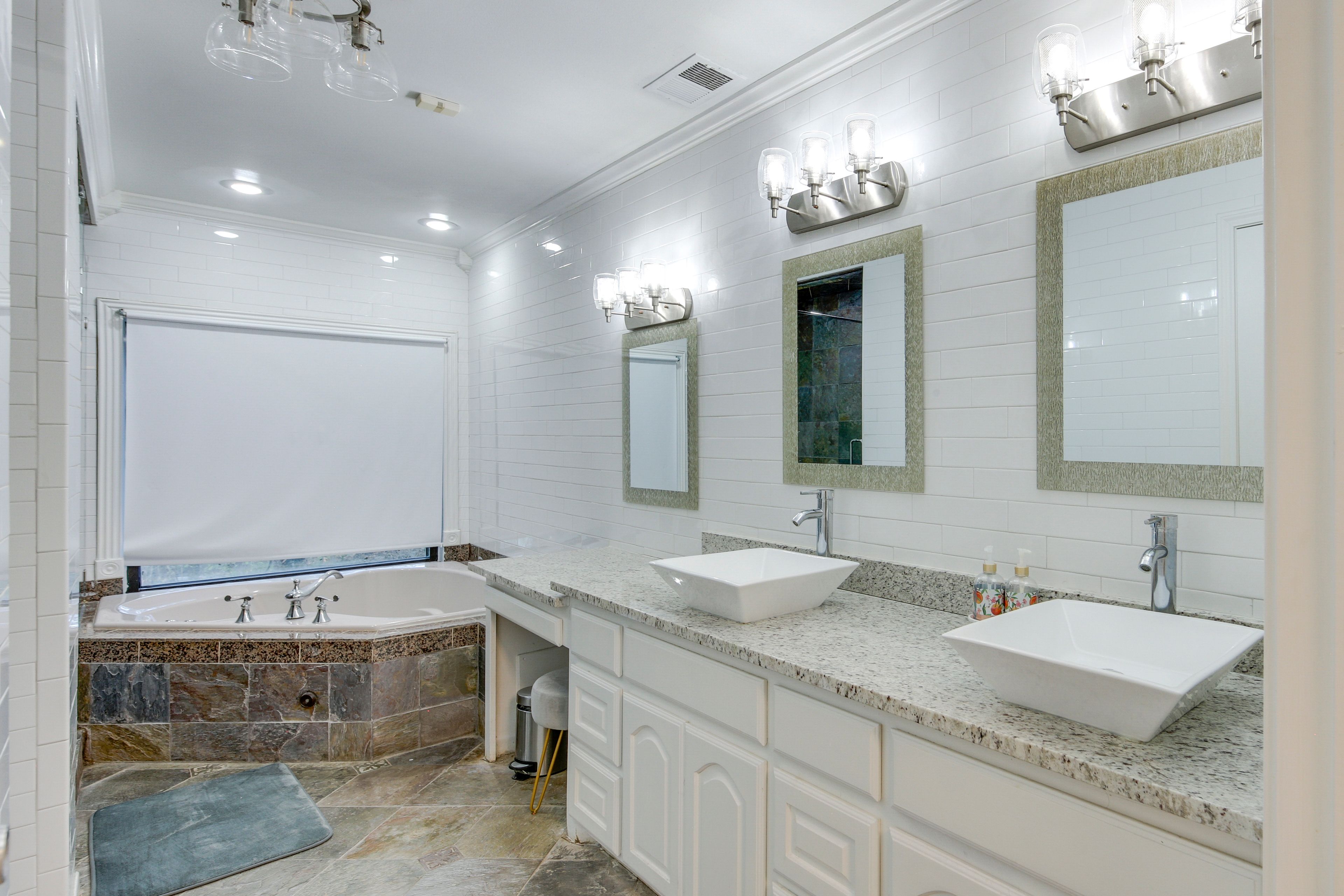 Full Bathroom | 1st Floor