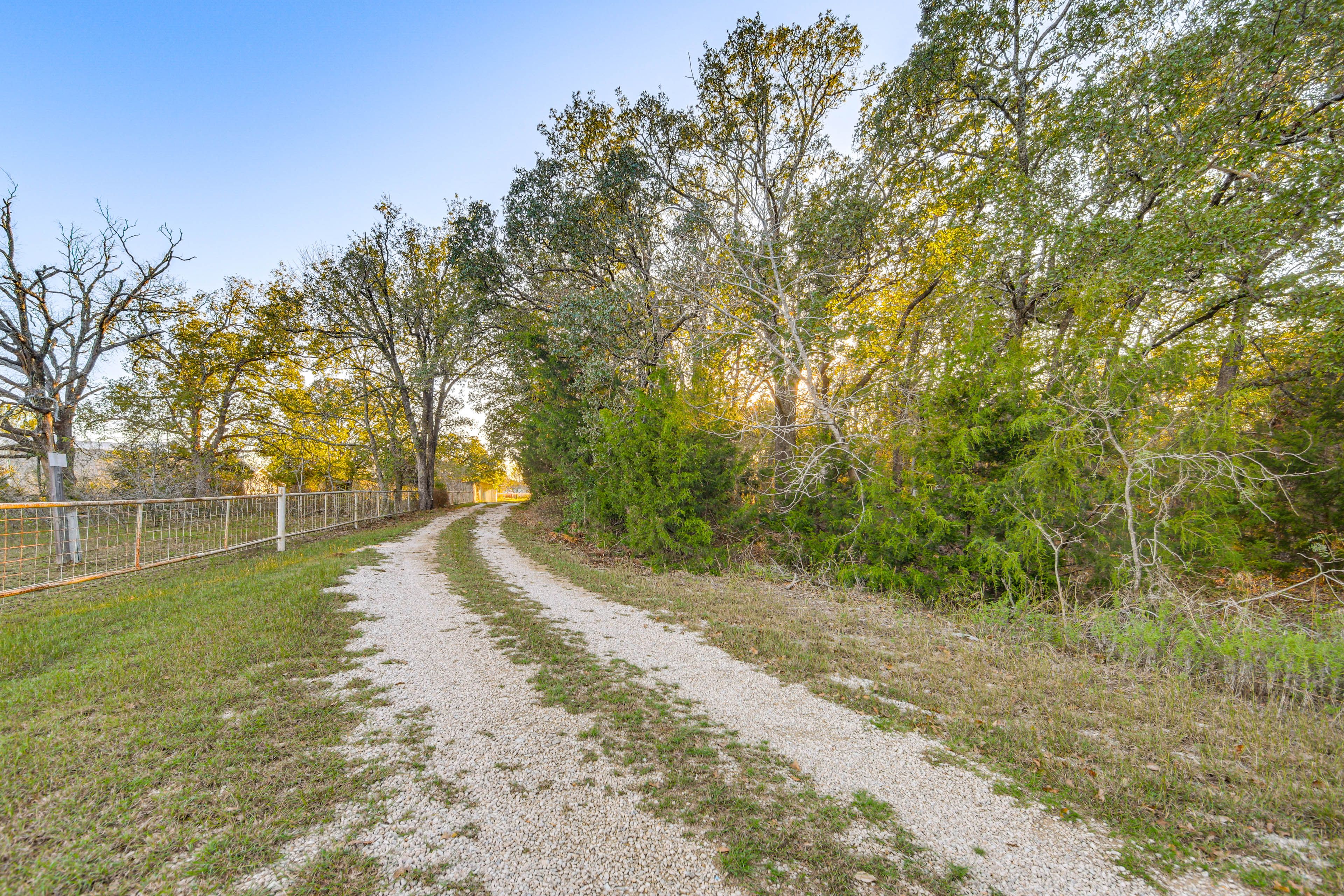 Parking | Driveway (6 Vehicles) | RV/Trailer Parking | Free Street Parking