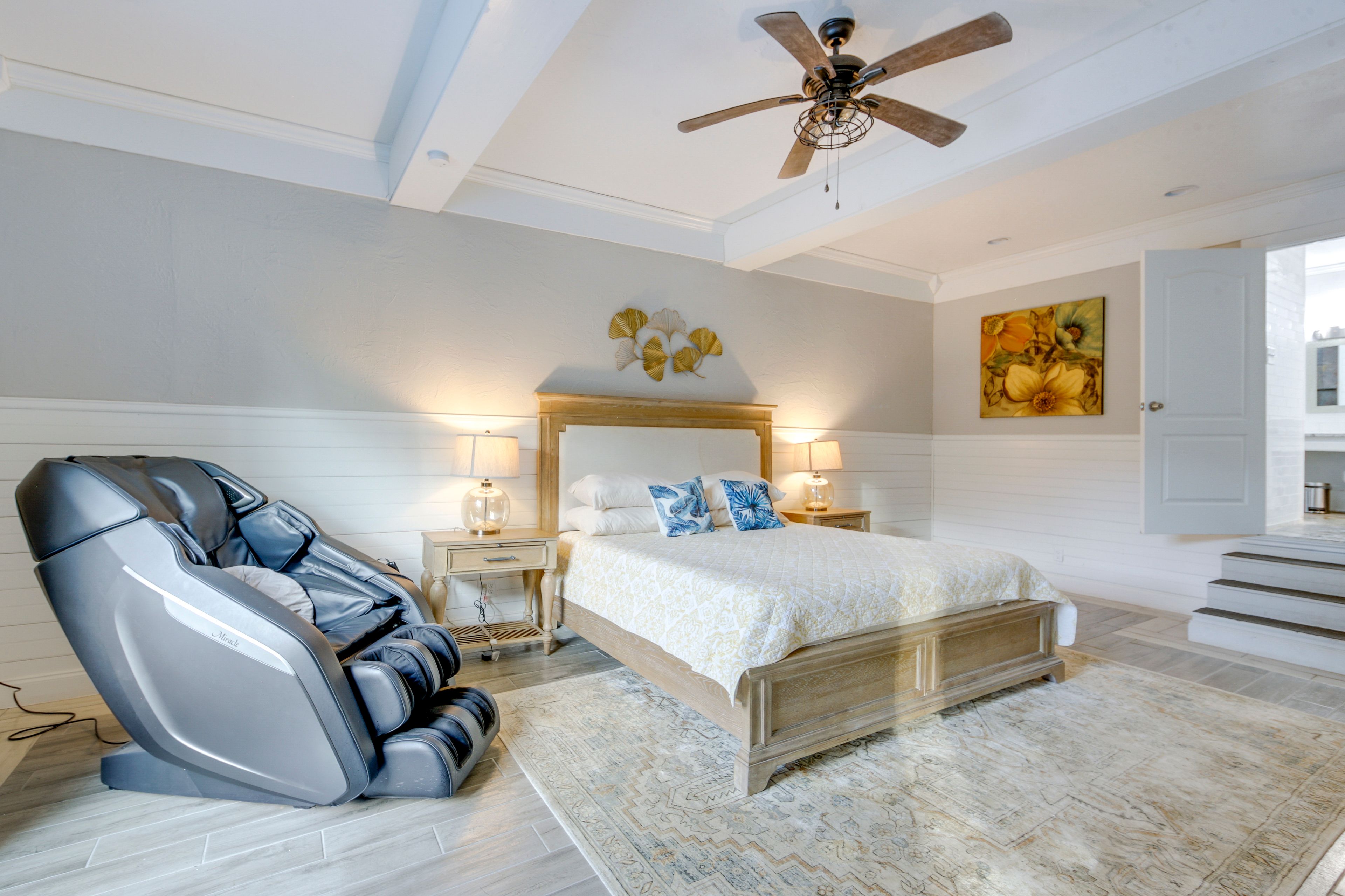 Bedroom 1 | King Bed | En-Suite Bathroom | 1st Floor