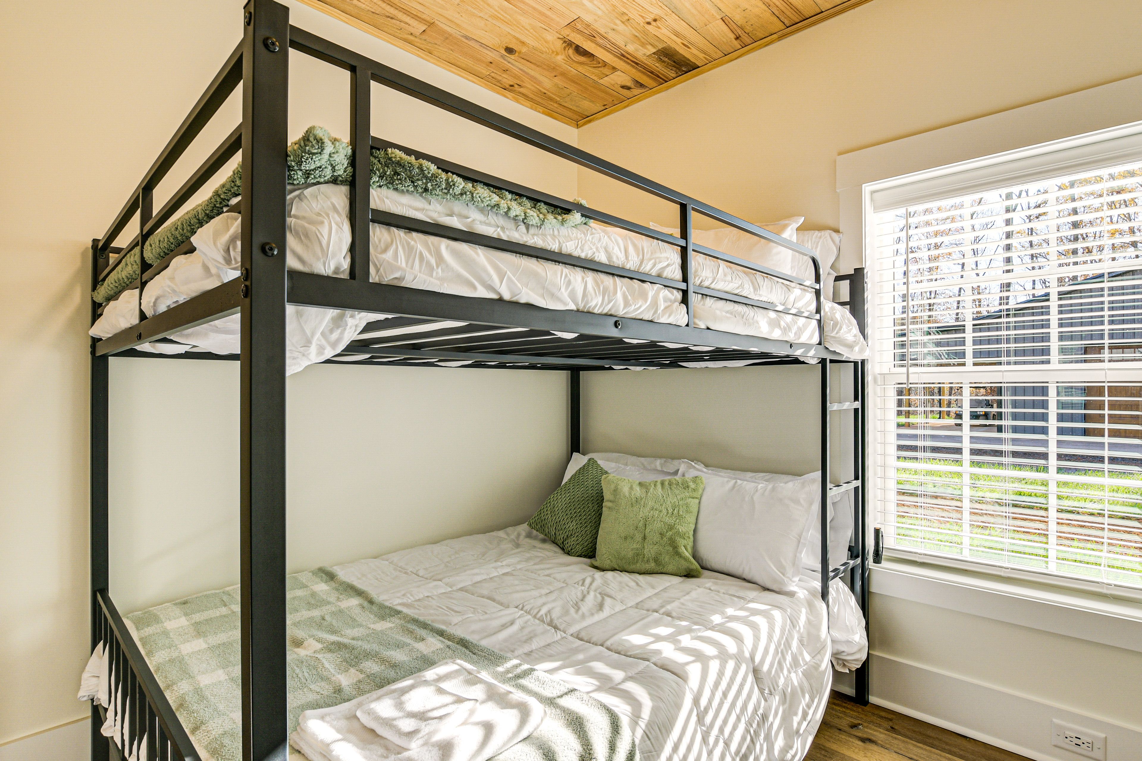 Bedroom 2 | 1st Floor | Queen Bunk Bed
