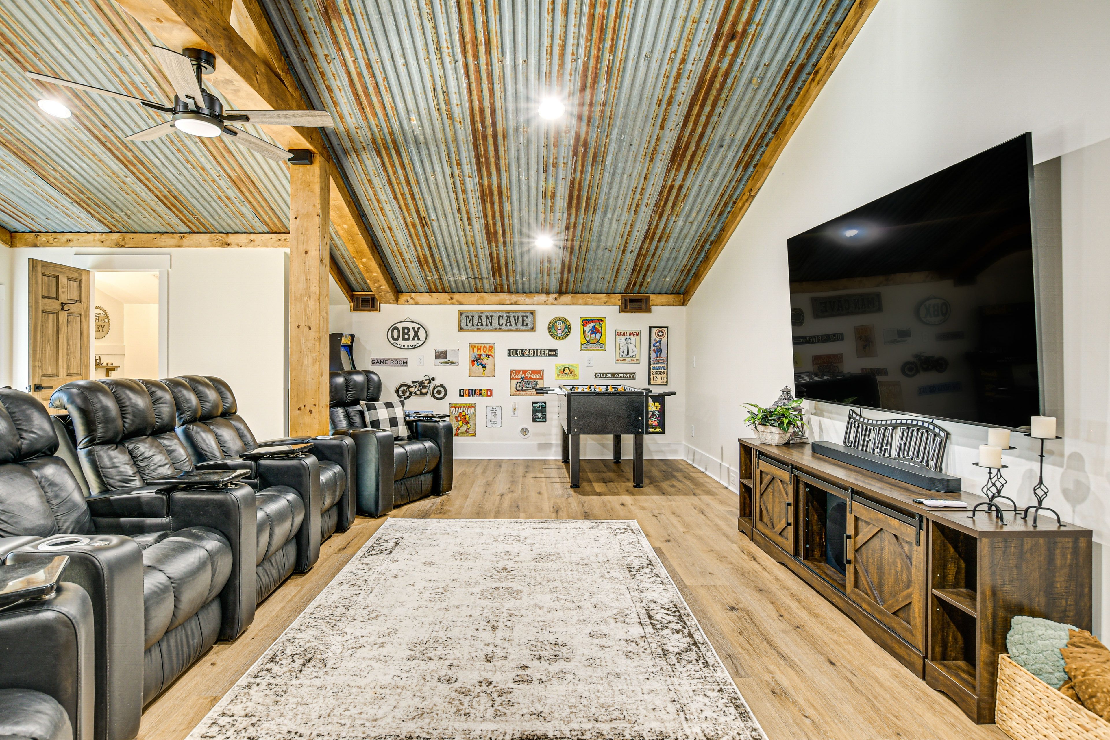 Cinema Room | 2-Story Home | Foosball Table | Smart TV w/ Cable | Arcade Game