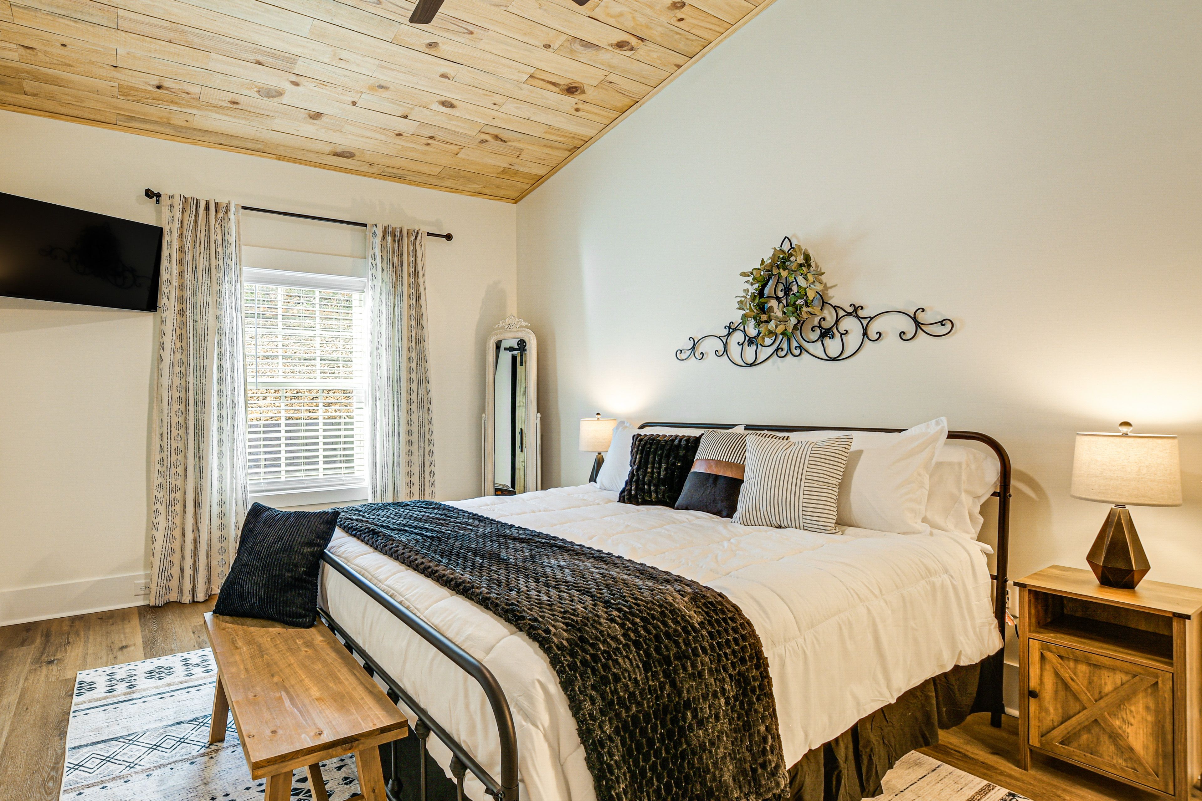 Bedroom 1 | 1st Floor | King Bed | Smart TV w/ Cable | Linens Provided
