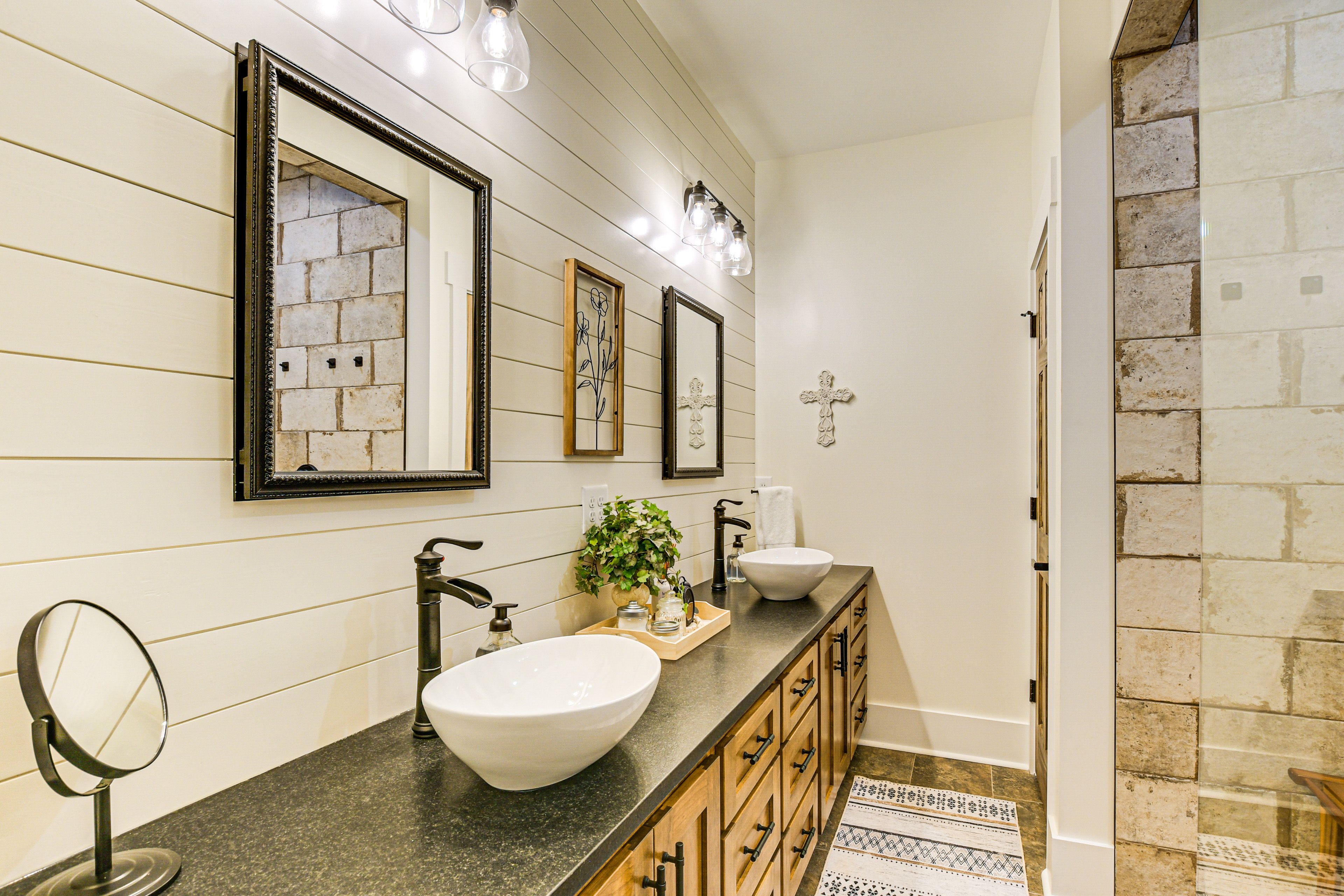 En-Suite Bathroom | 1st Floor | Towels Provided