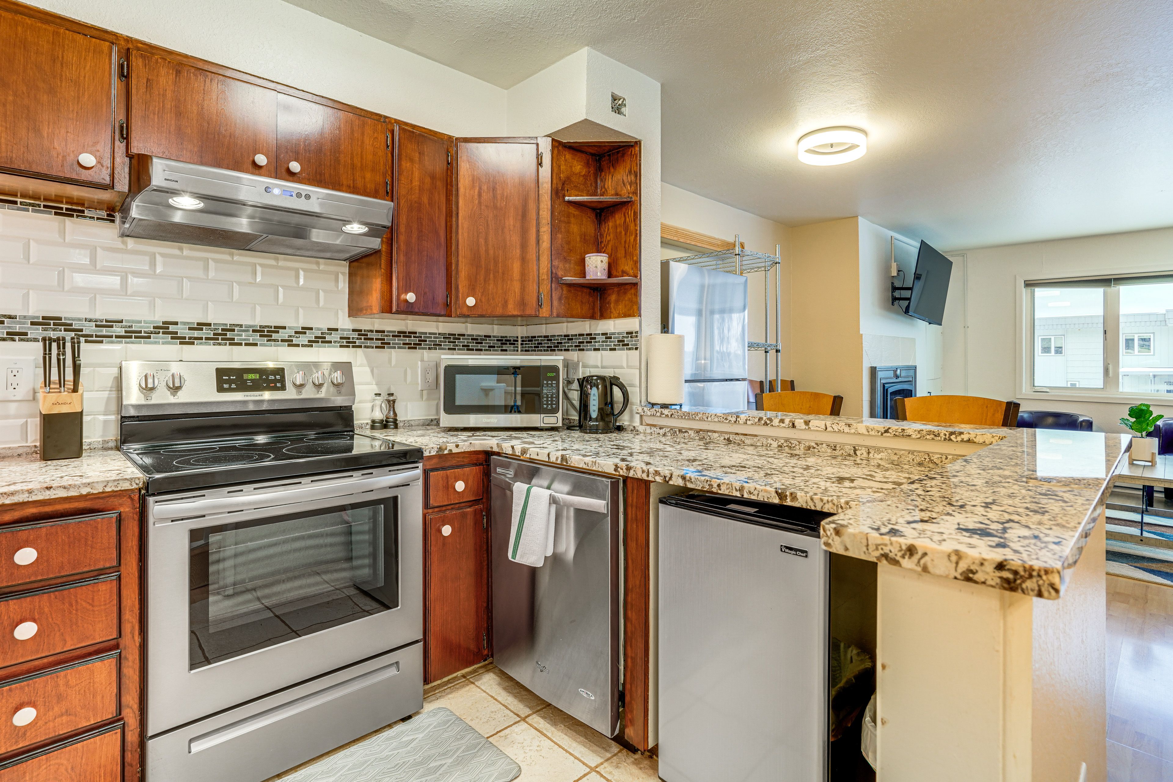 Kitchen | Single-Story Condo | Cooking Basics | Dishwasher | Drip Coffee Maker