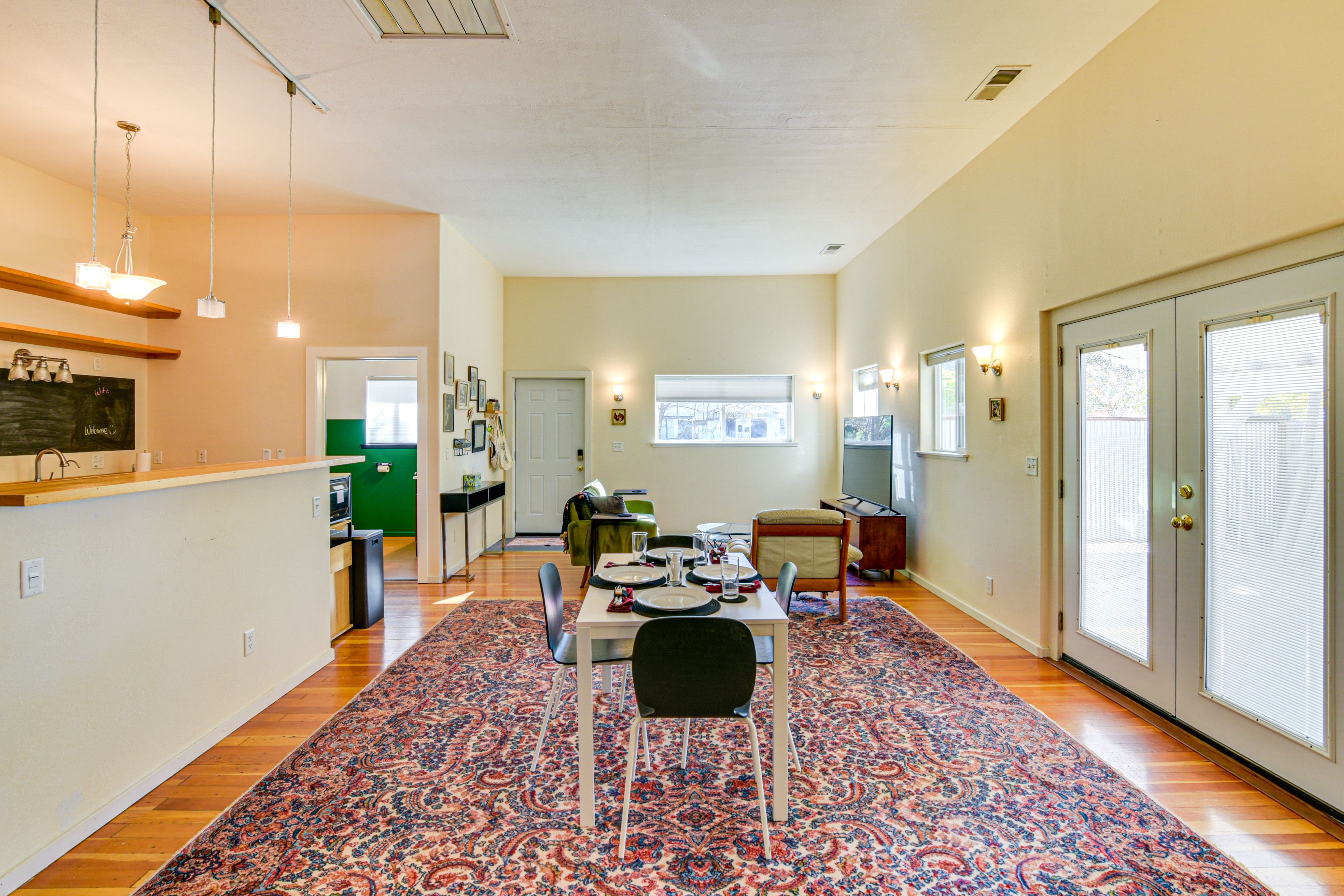 Dining Room | Dishware/Flatware