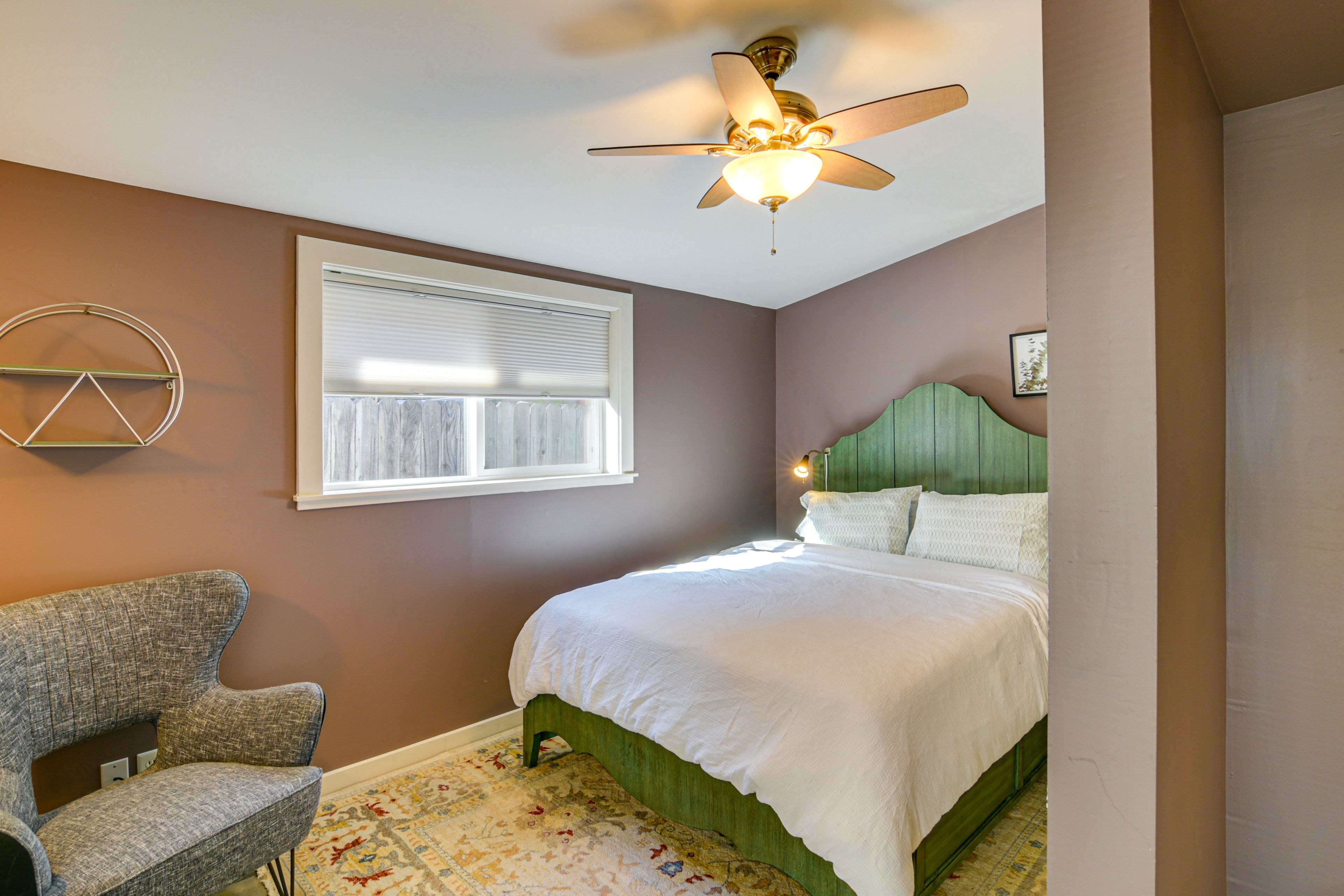 Bedroom | Queen Bed