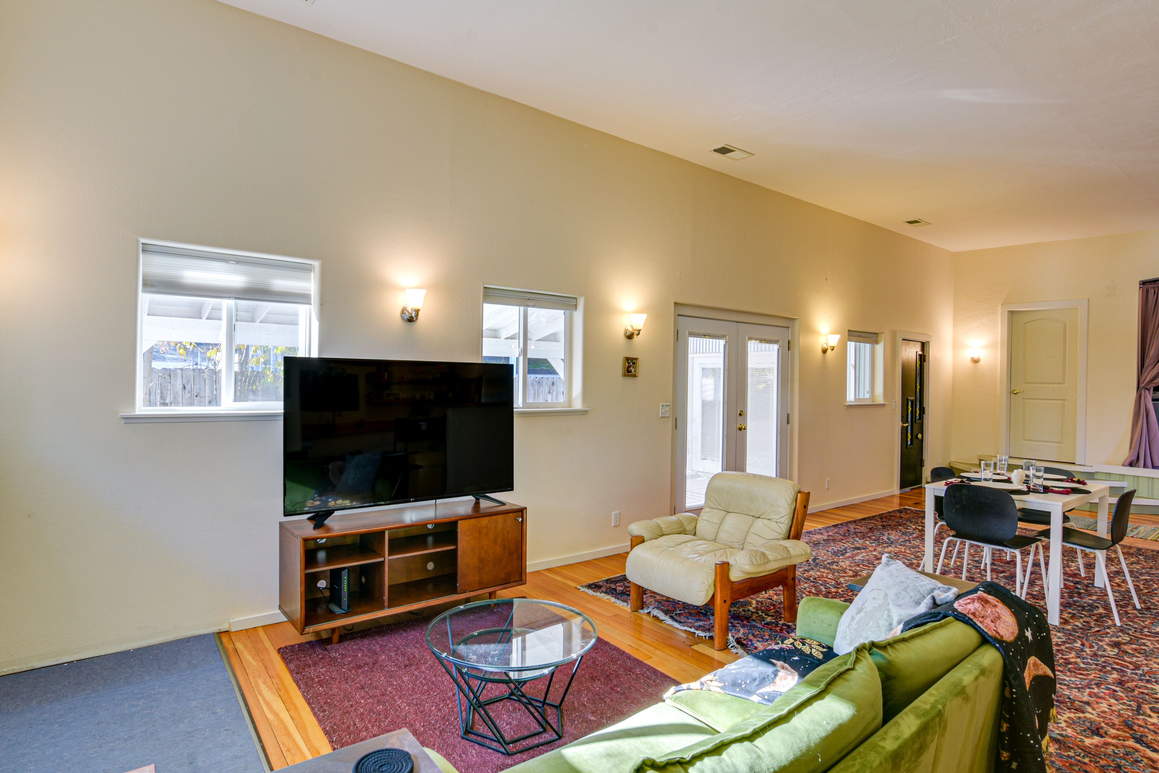 Living Room | Single-Story Home | Free WiFi | Central A/C & Heating