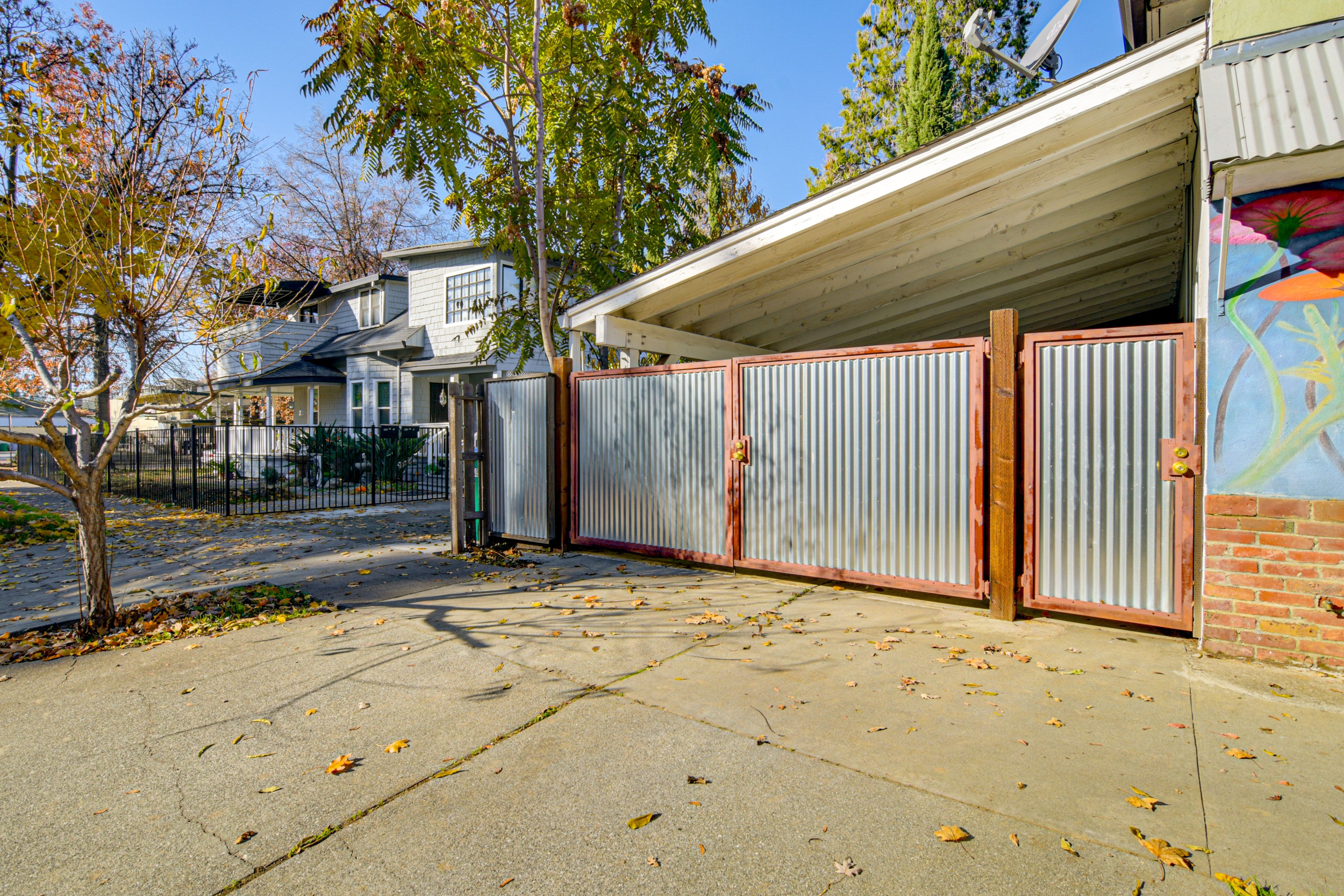Parking | Driveway (1 Vehicle) | Free Street Parking (First-Come, First-Served)