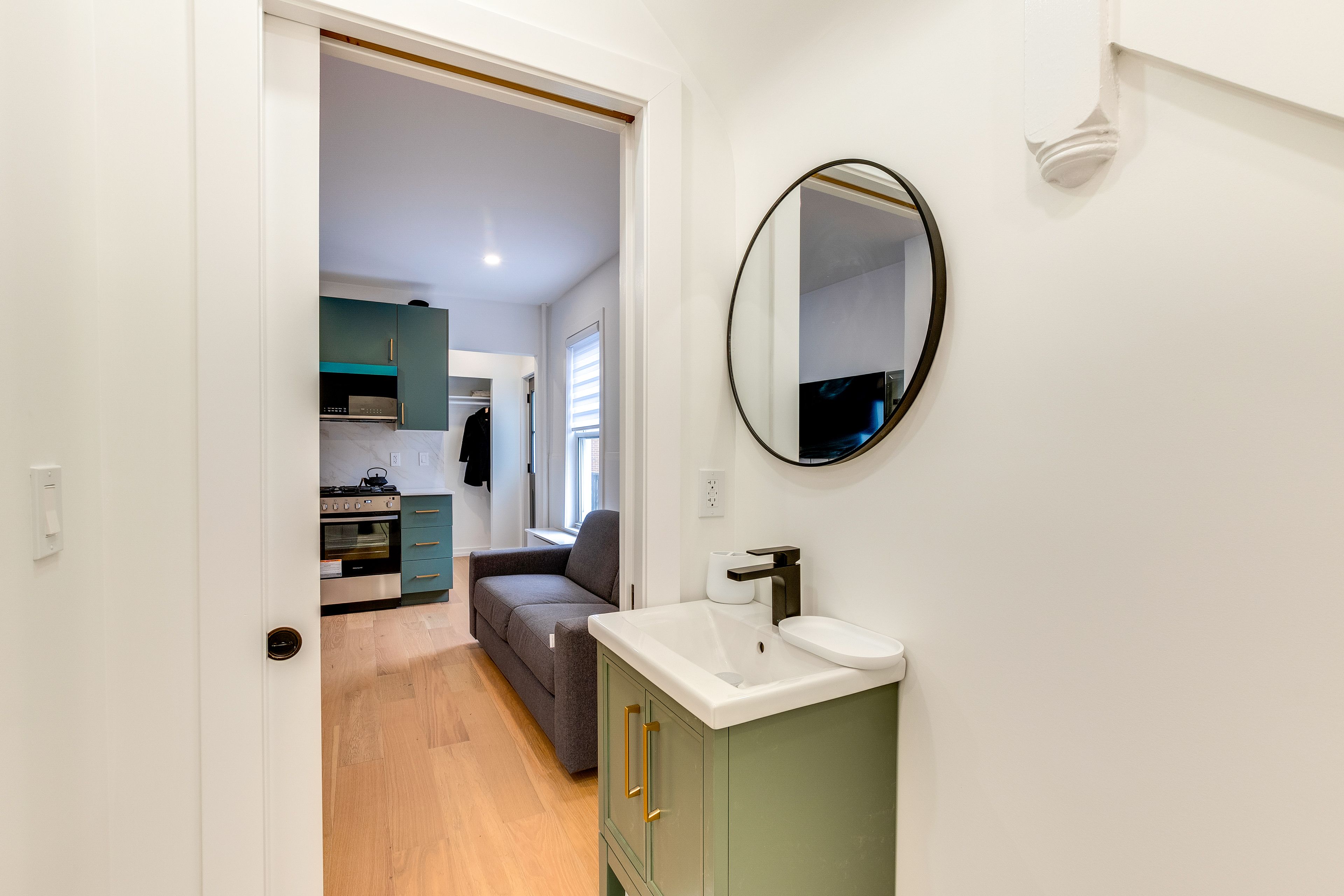 Full Bathroom | Towels Provided