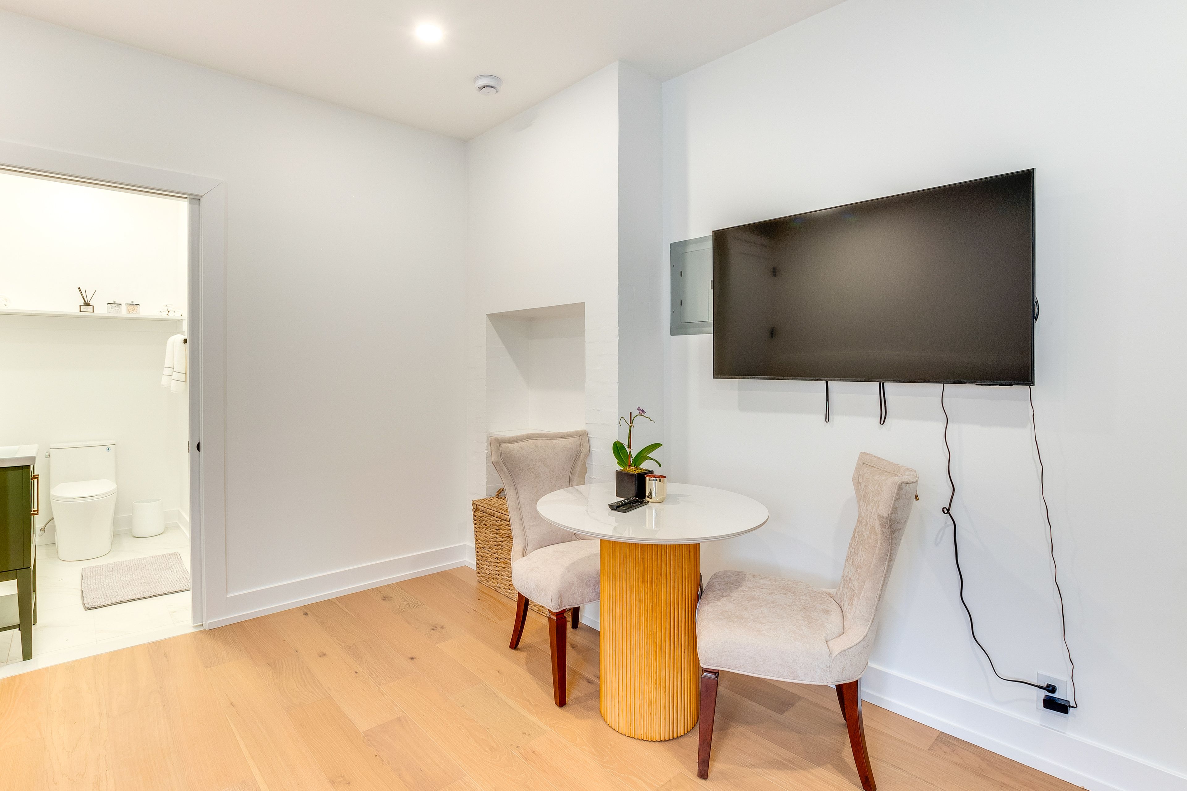 Dining Area | Dishware & Flatware