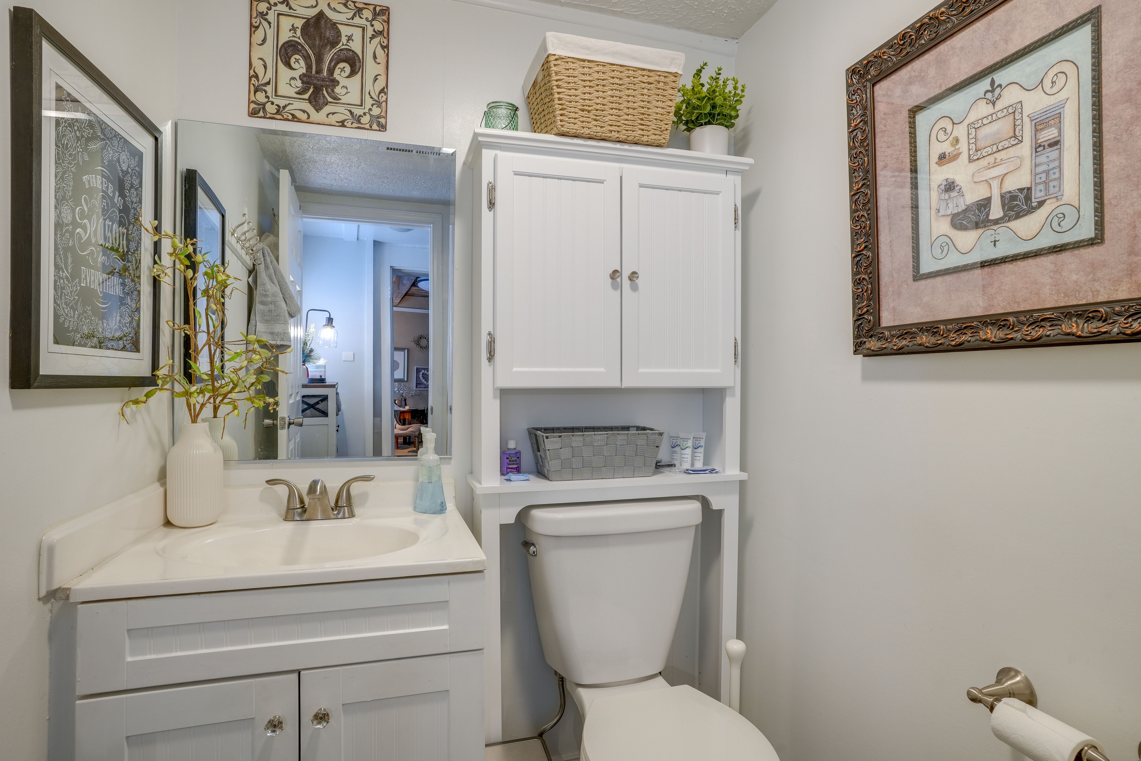 Full Bathroom | 2nd Floor | Towels Provided