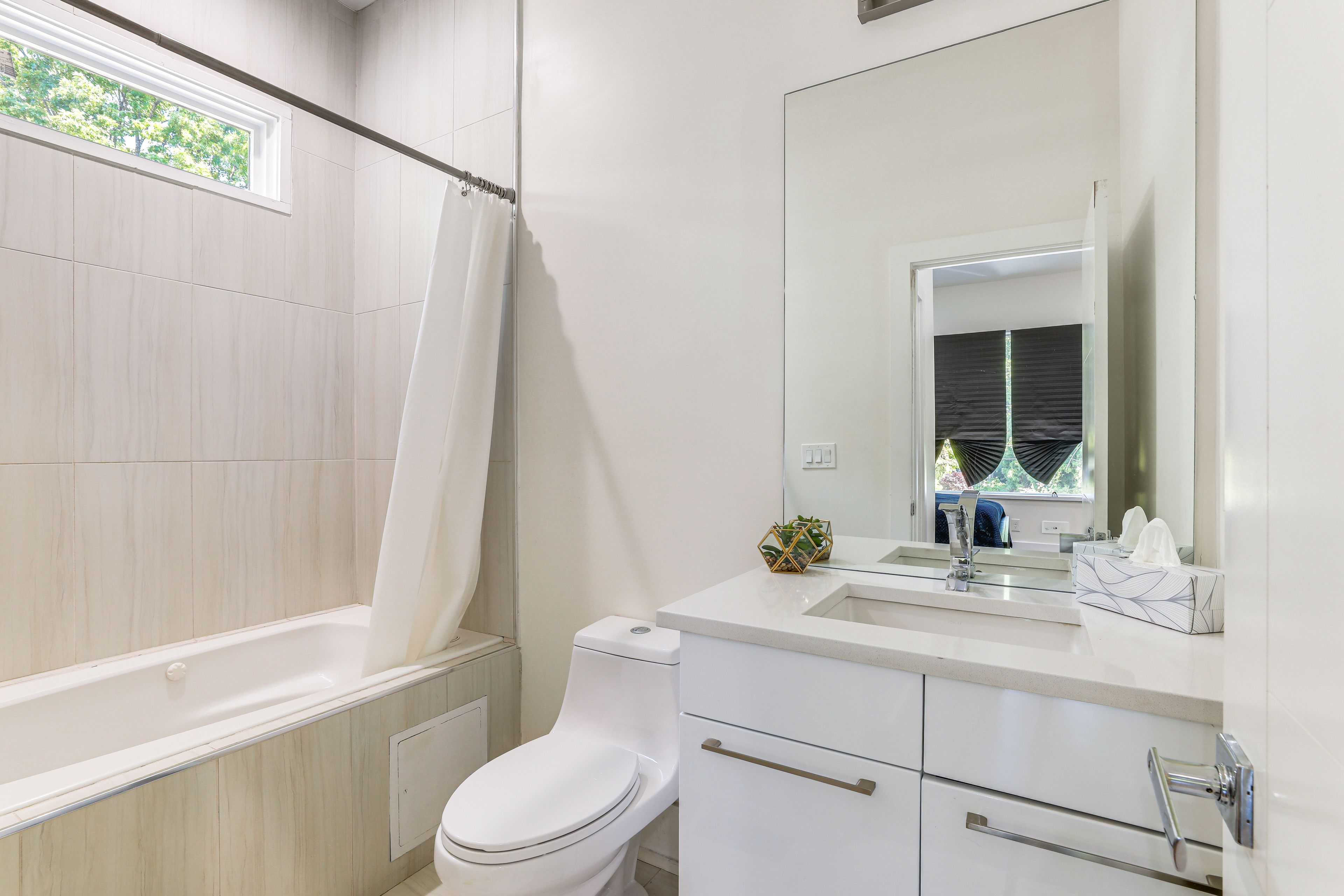 En-Suite Bathroom | 2nd Floor