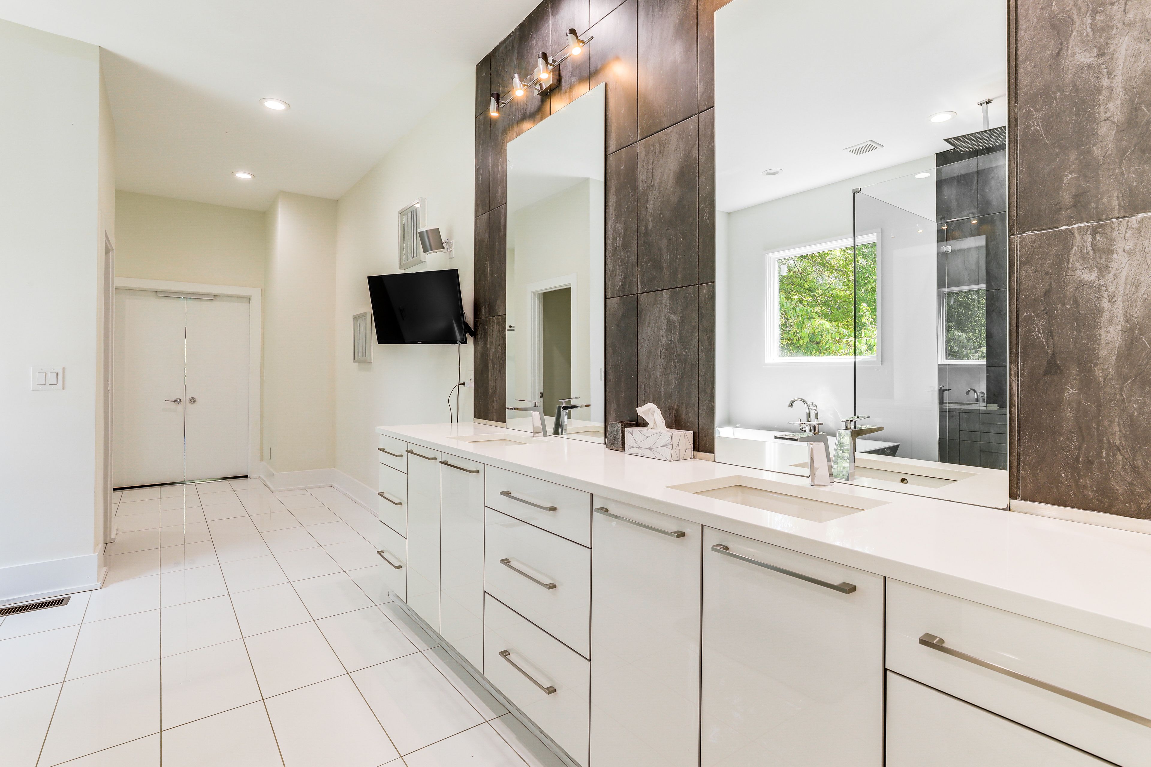 En-Suite Bathroom | 2nd Floor