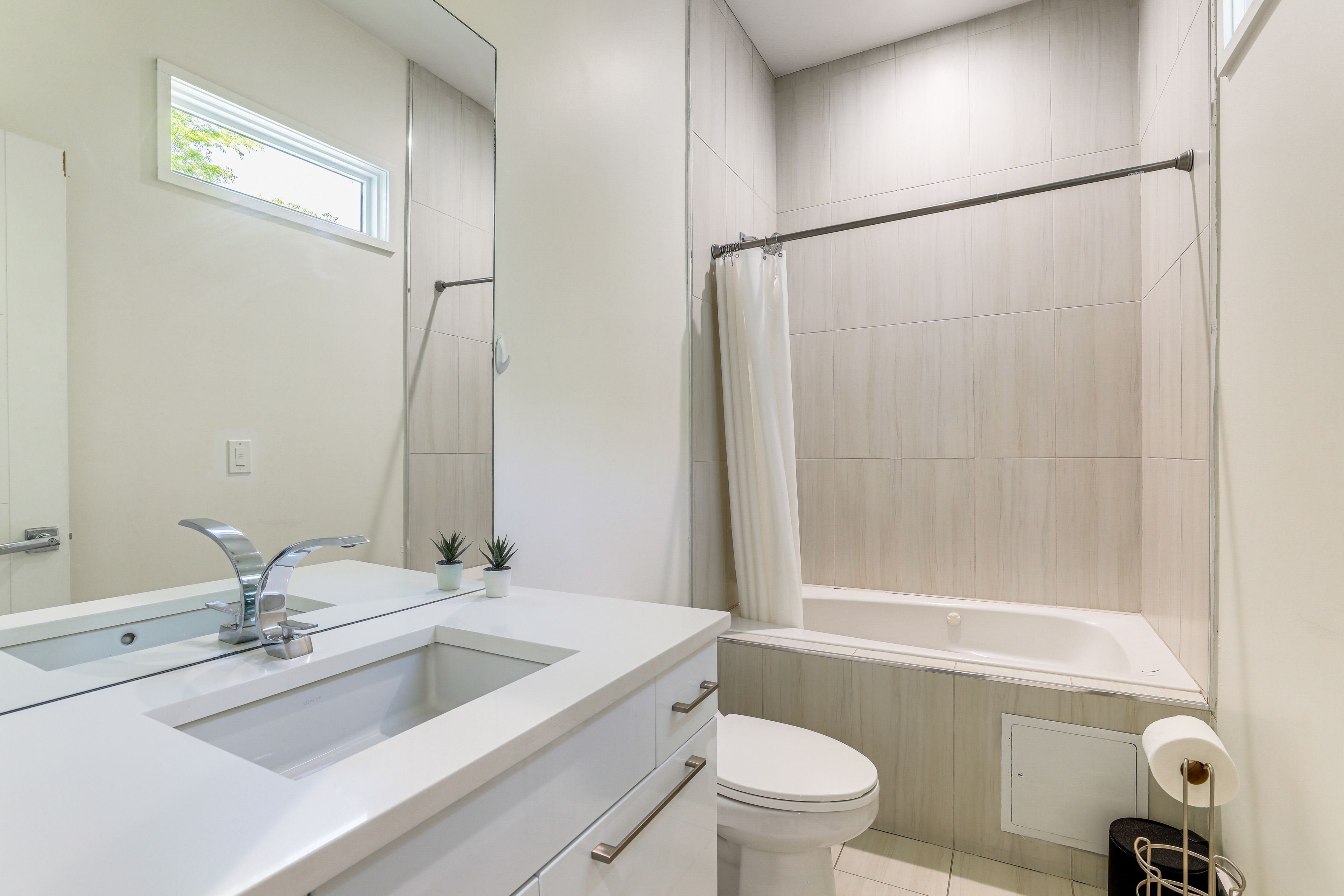 En-Suite Bathroom | 2nd Floor