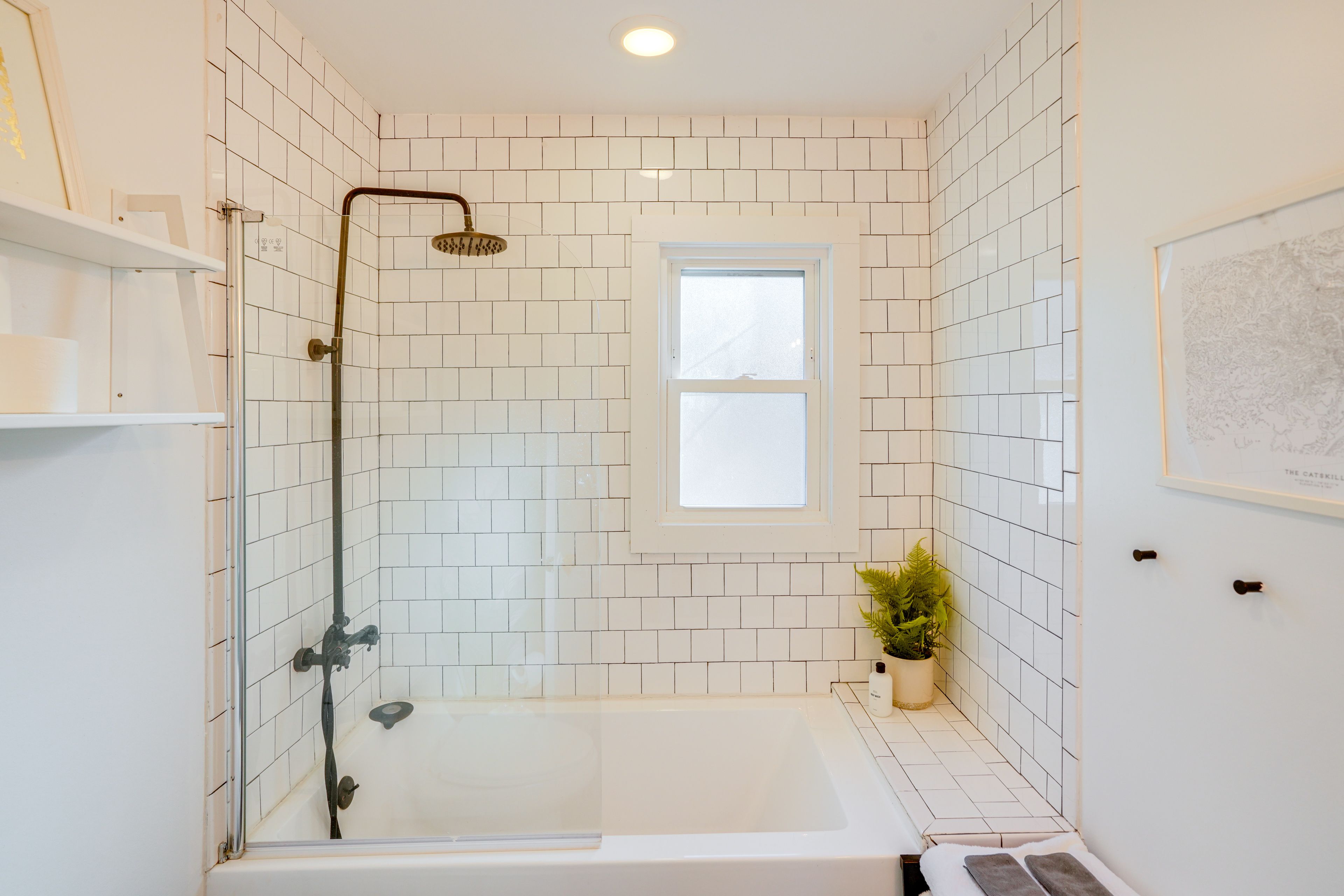 Full Bathroom | Towels Provided