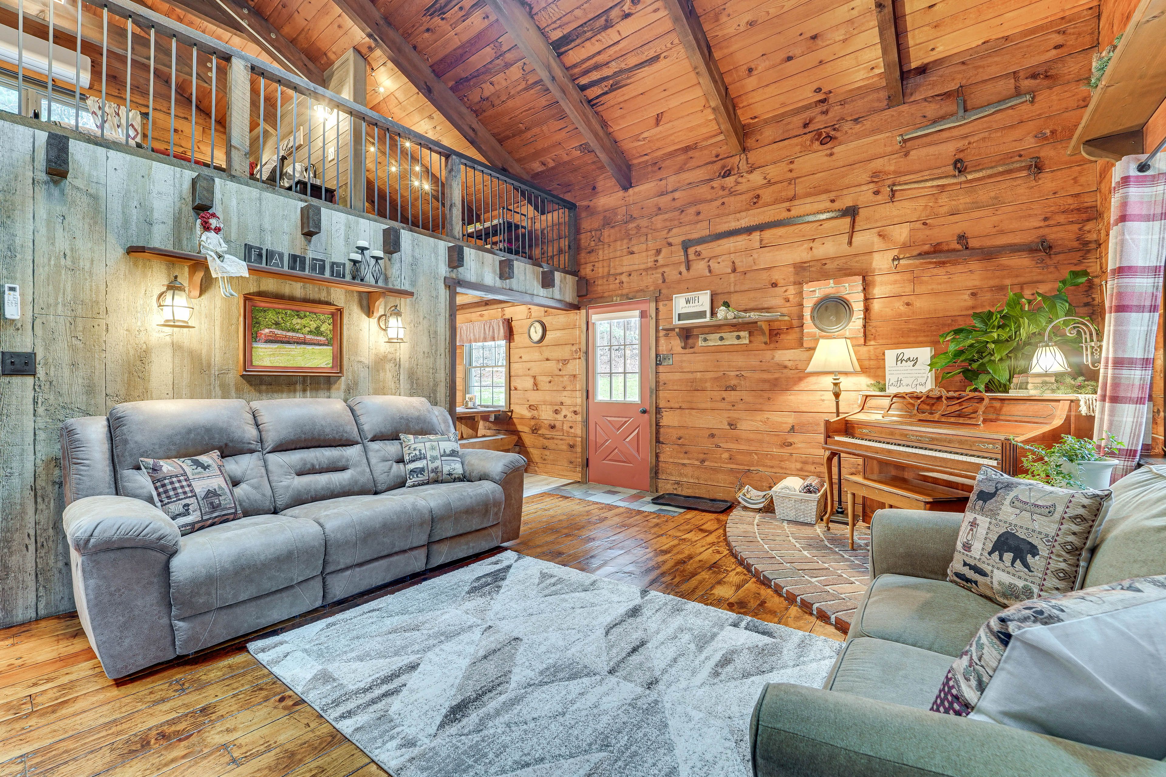Living Room | Free WiFi | Piano | Main Level