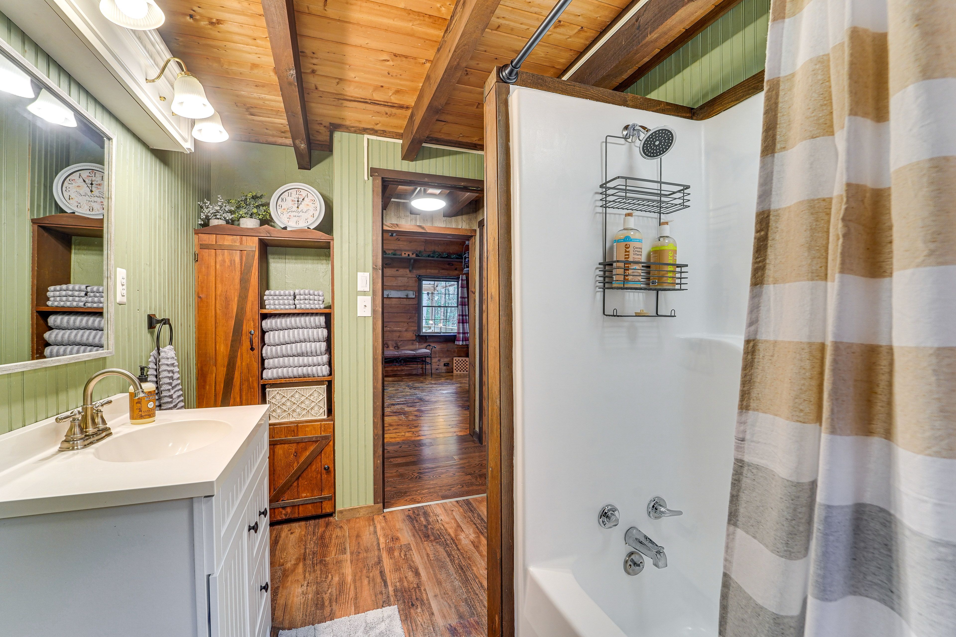 Full Bathroom | Main Level