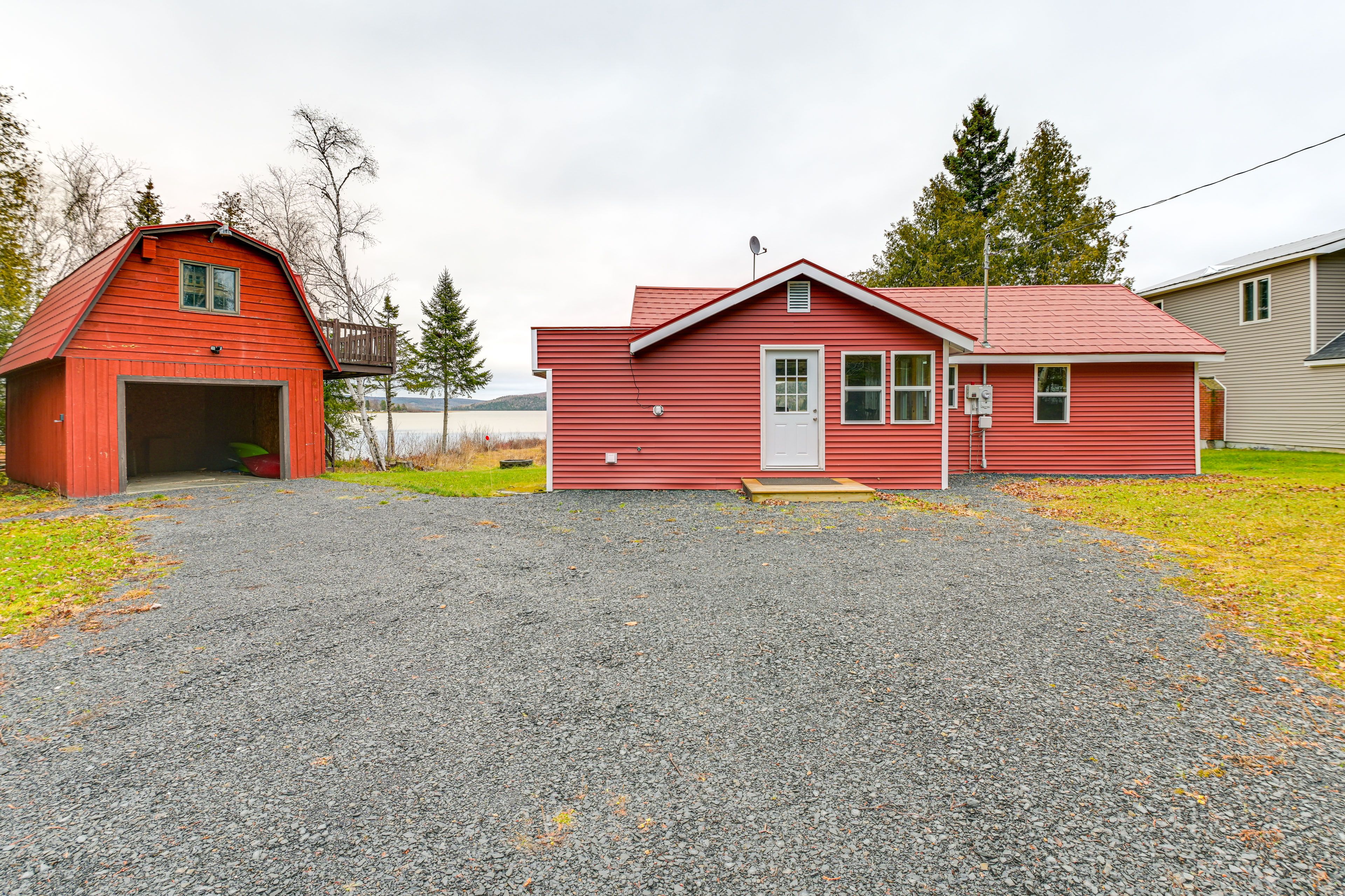 Parking | Driveway (4 Vehicles) | RV/Trailer Parking Allowed