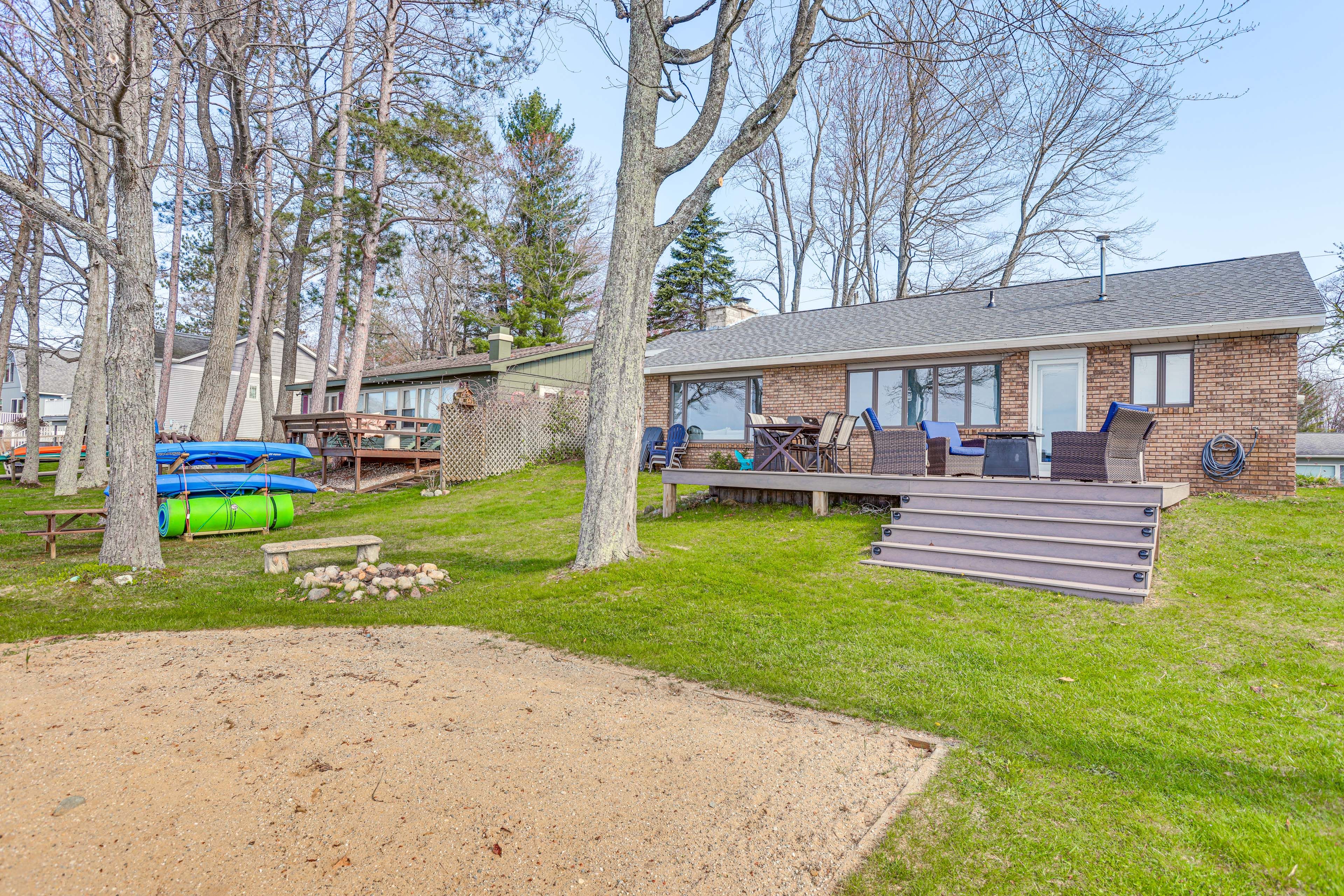 Yard | Fire Pit | Kayaks | On-Site Lake Access